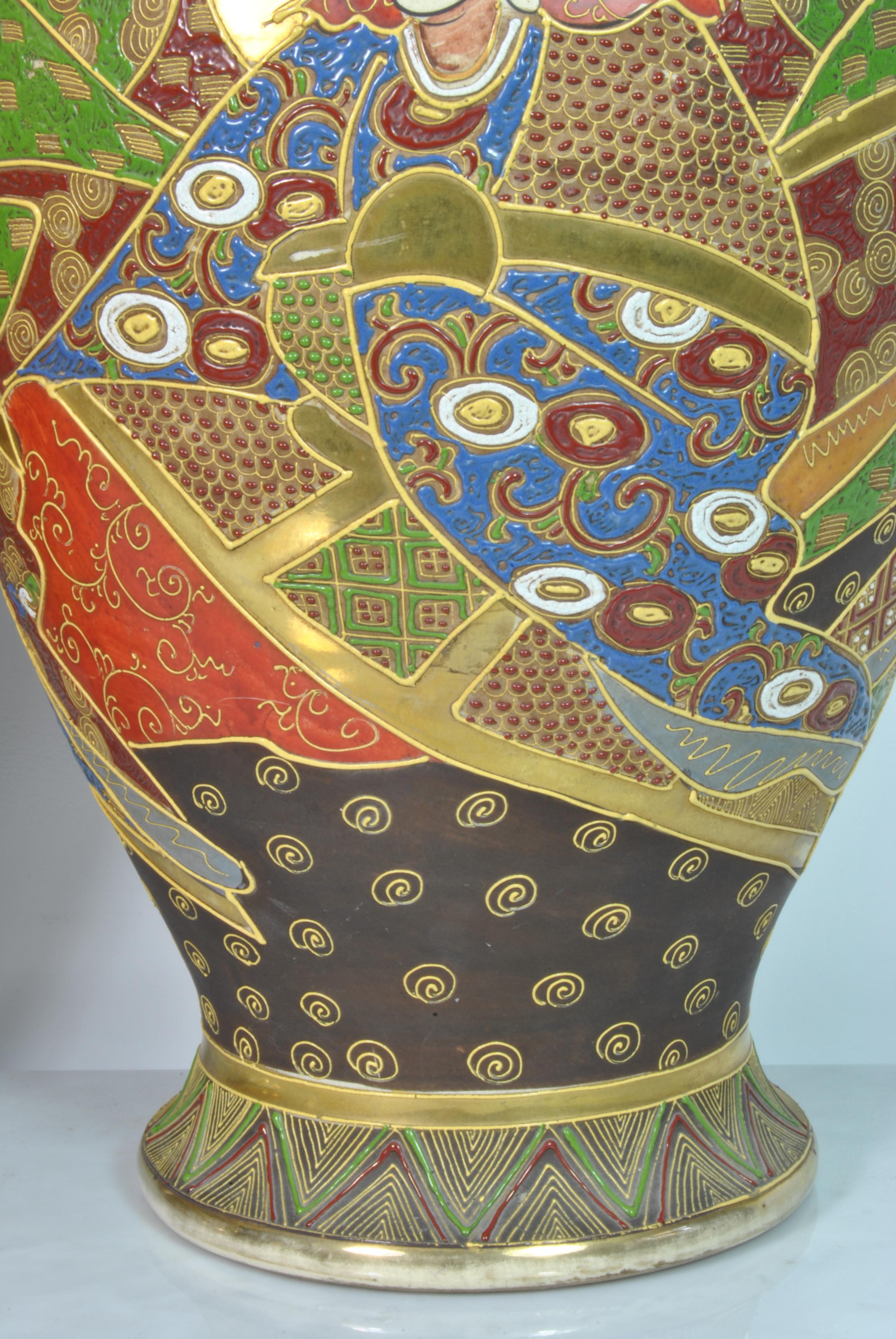 Japonisme Pair of Beautiful Vases with Gold Decorations Japan 1900 Imperial Satsuma