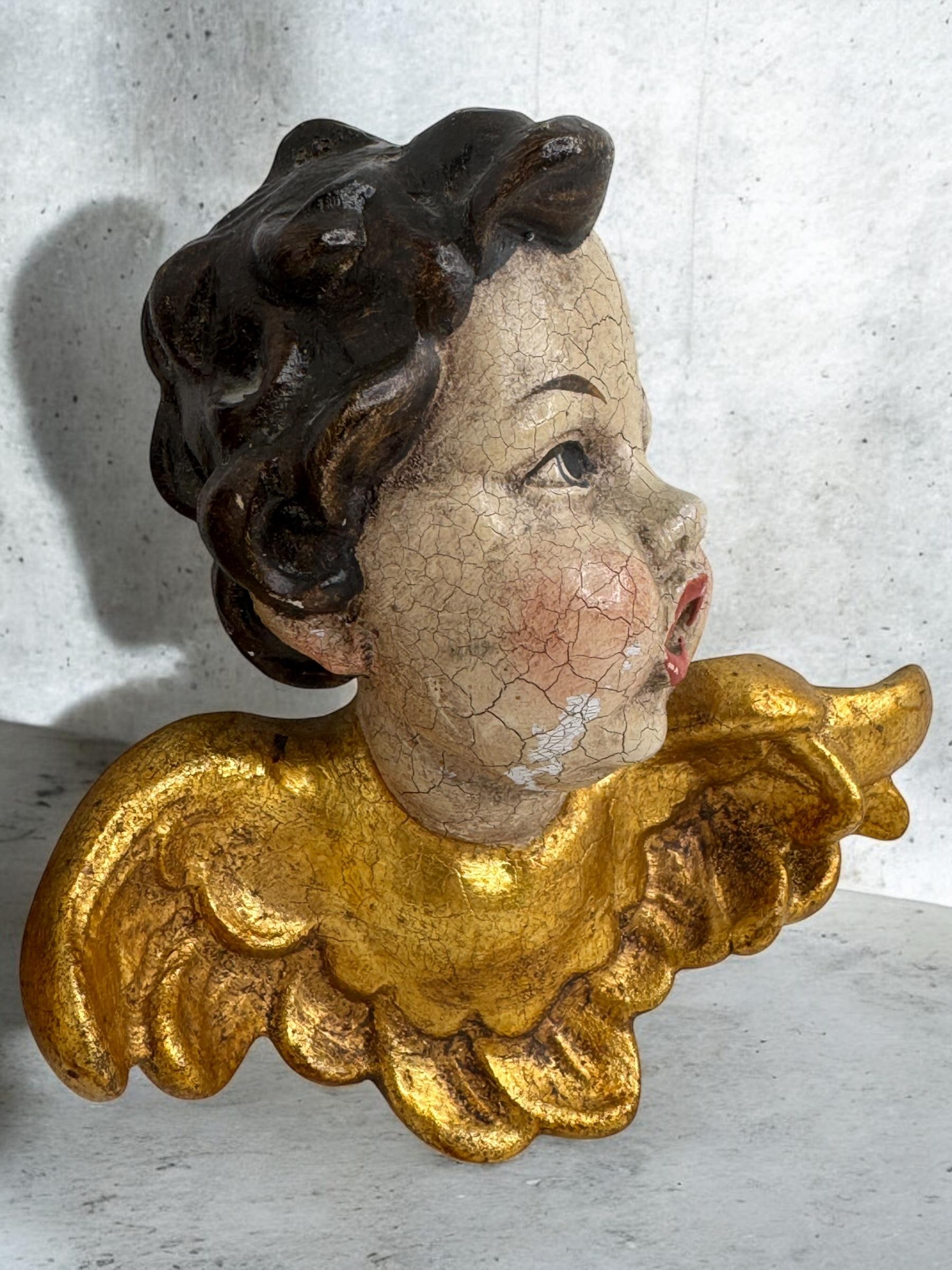 Pareja de hermosas cabezas de ángeles querubines talladas en madera, vintage alemán, años 1960 en venta 4