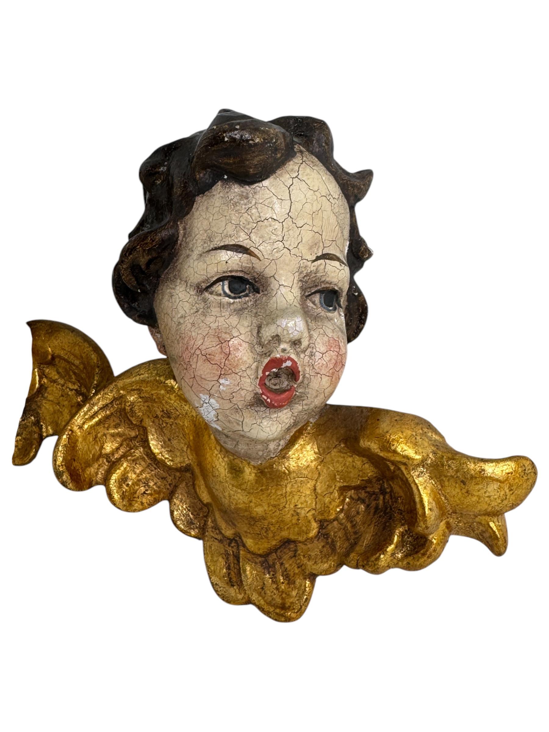 Pareja de hermosas cabezas de ángeles querubines talladas en madera, vintage alemán, años 1960 Tallado a mano en venta