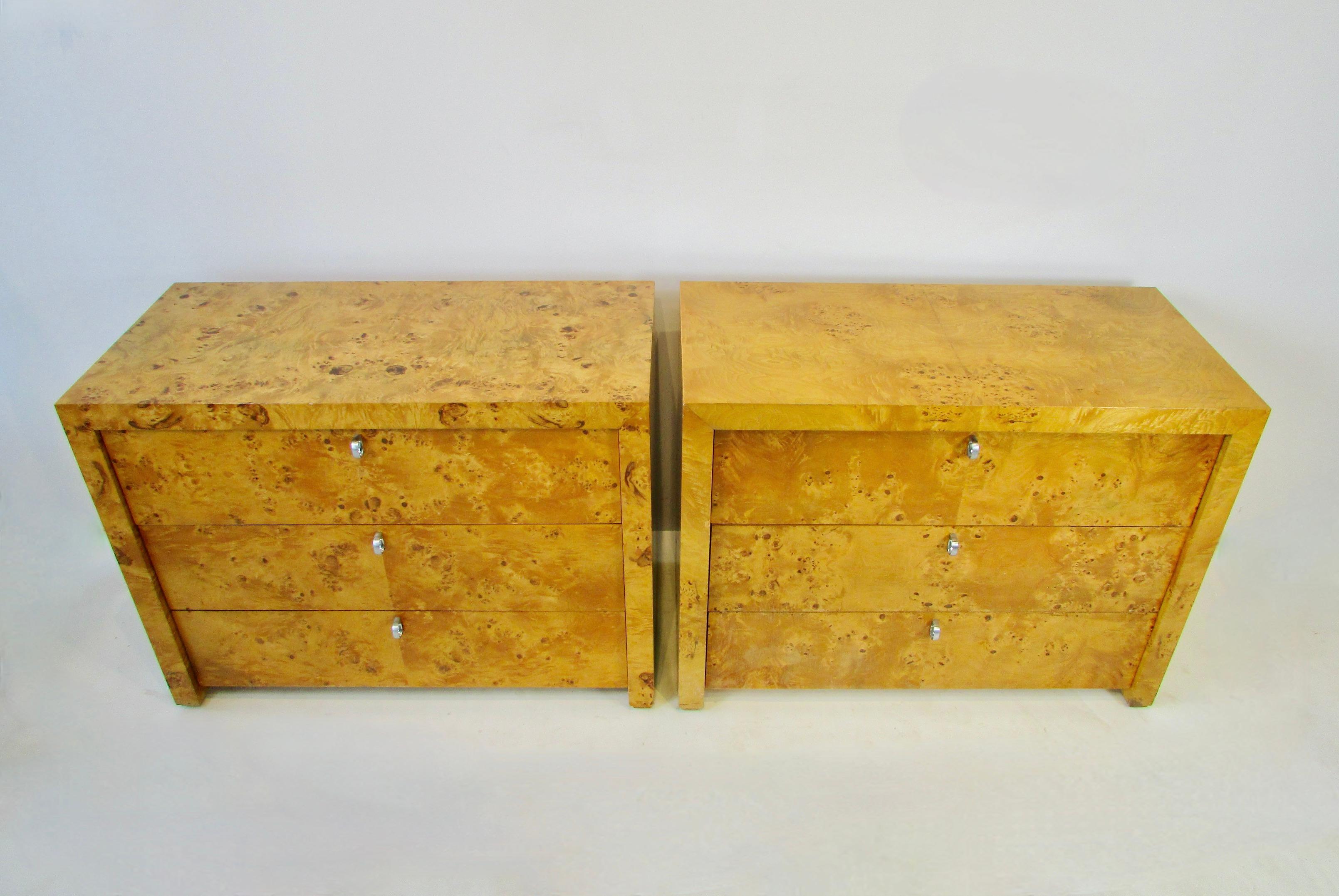 Pair of Beautifully Grained Blonde Burl Three Drawer Chests Stamped Hekman 2