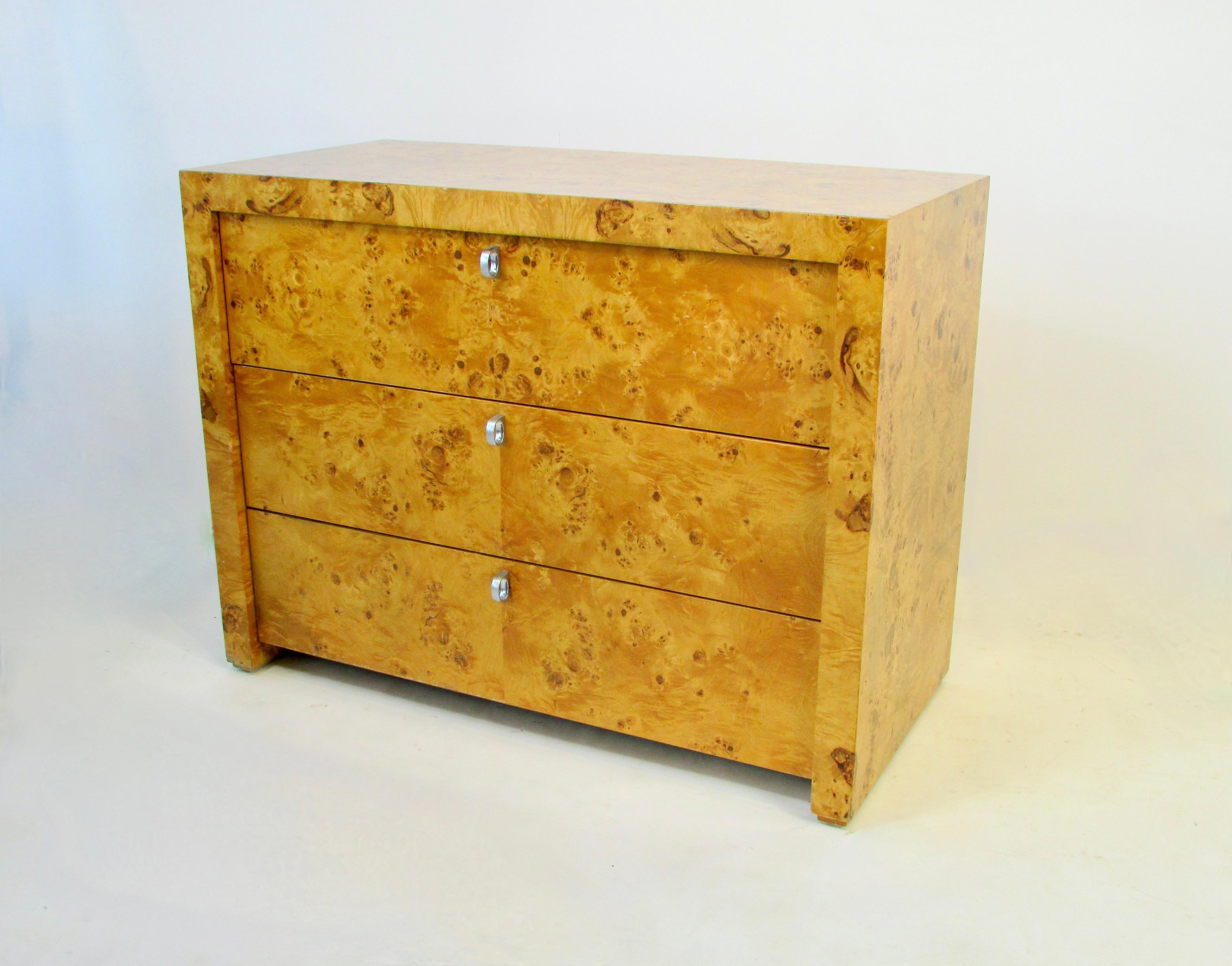 Pair of Beautifully Grained Blonde Burl Three Drawer Chests Stamped Hekman In Good Condition In Ferndale, MI