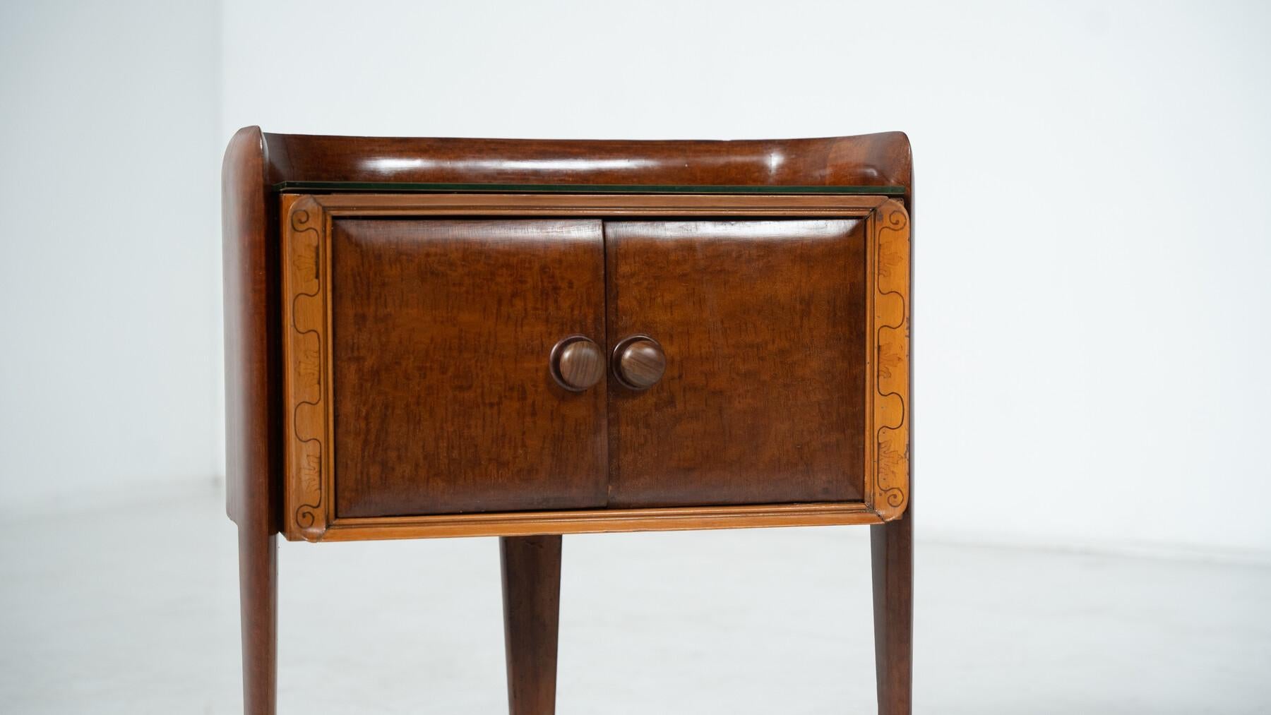 italien Paire de tables d'appoint en bois de lit par La Permanente Mobili Cantù, Italie, années 1950 en vente