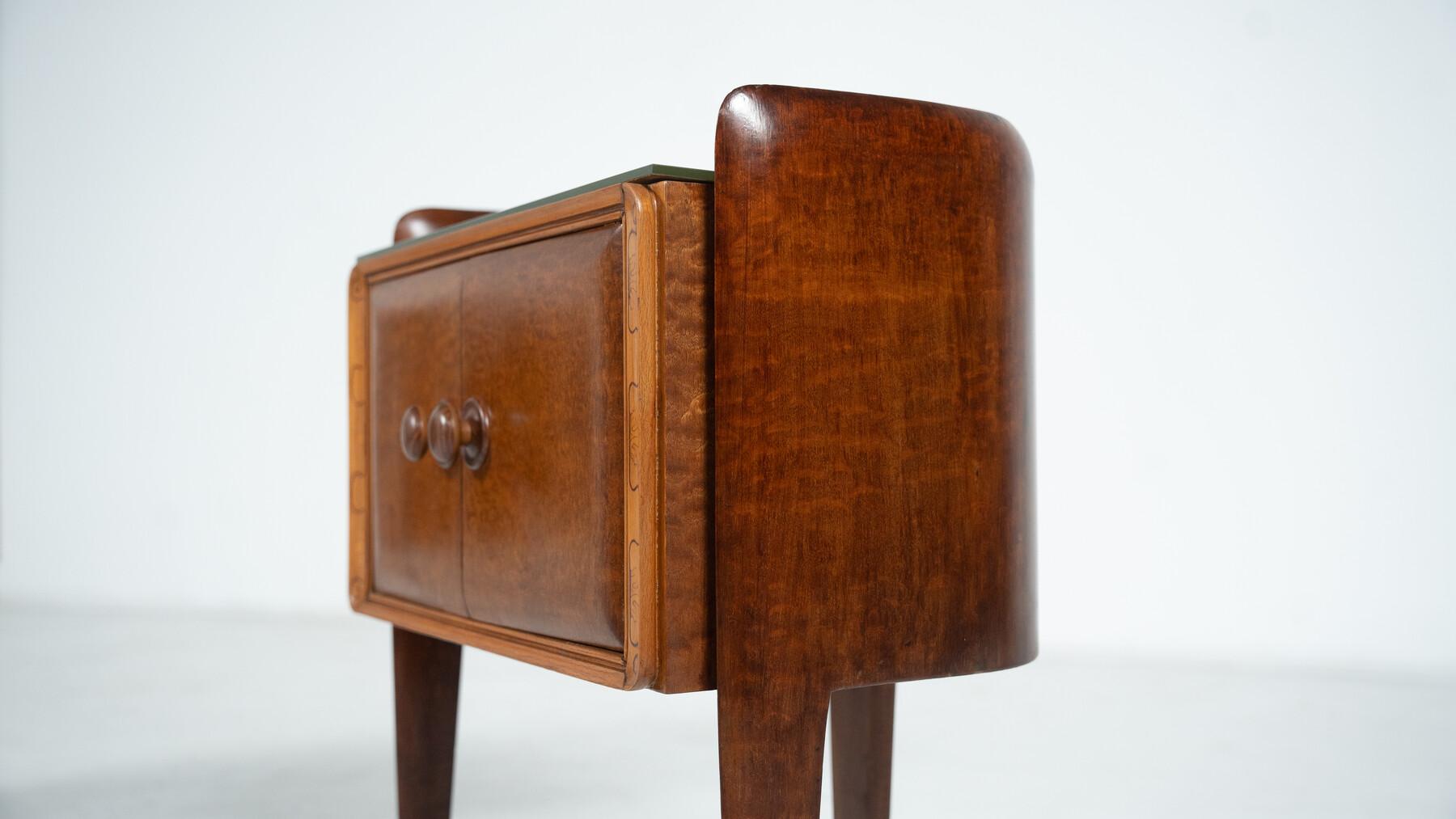 Paire de tables d'appoint en bois de lit par La Permanente Mobili Cantù, Italie, années 1950 Bon état - En vente à Brussels, BE