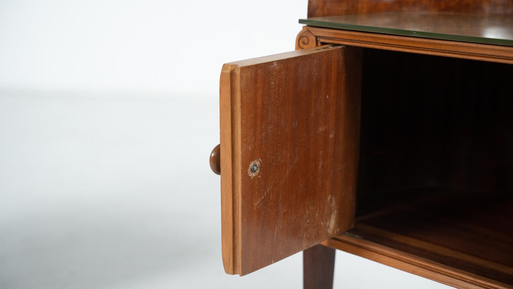 Milieu du XXe siècle Paire de tables d'appoint en bois de lit par La Permanente Mobili Cantù, Italie, années 1950 en vente