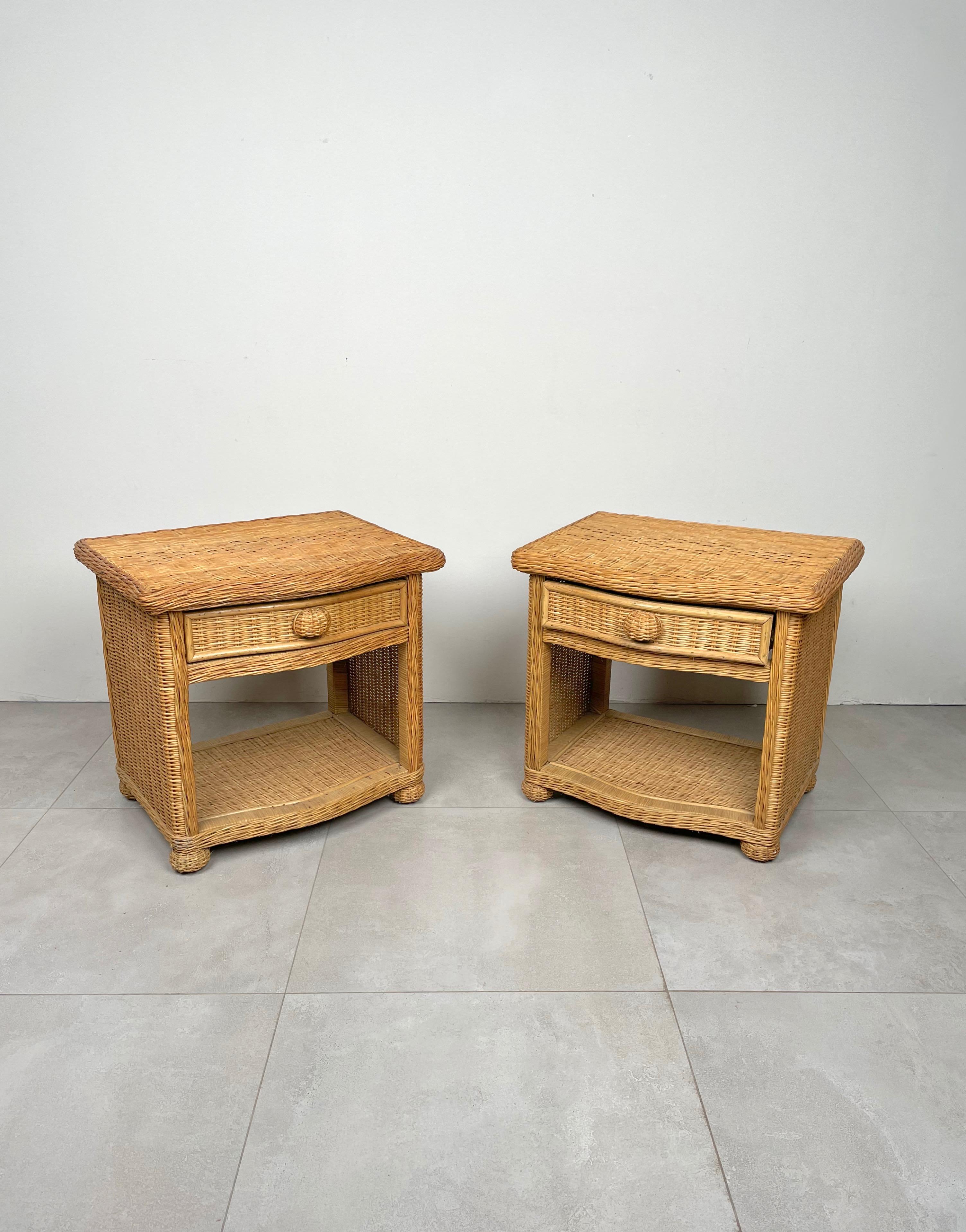 Pair of bed side tables in bamboo and rattan with drawers attributed to Vivai Del Sud. 

Made in Italy in the 1970s.