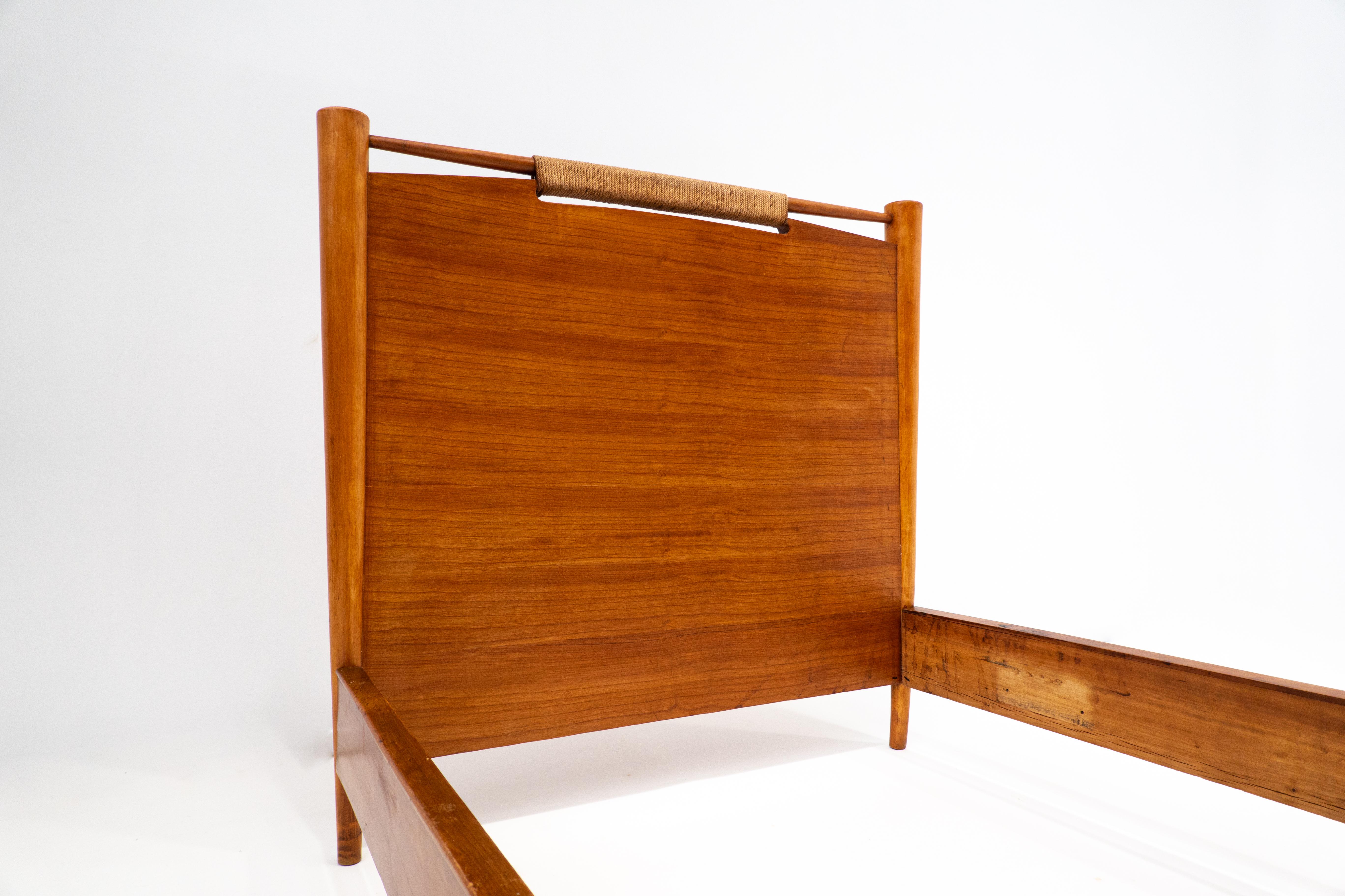 Pair of Beds Attributed to Guglielmo Pecorini, Cherry Wood, Italy, 1940s For Sale 1