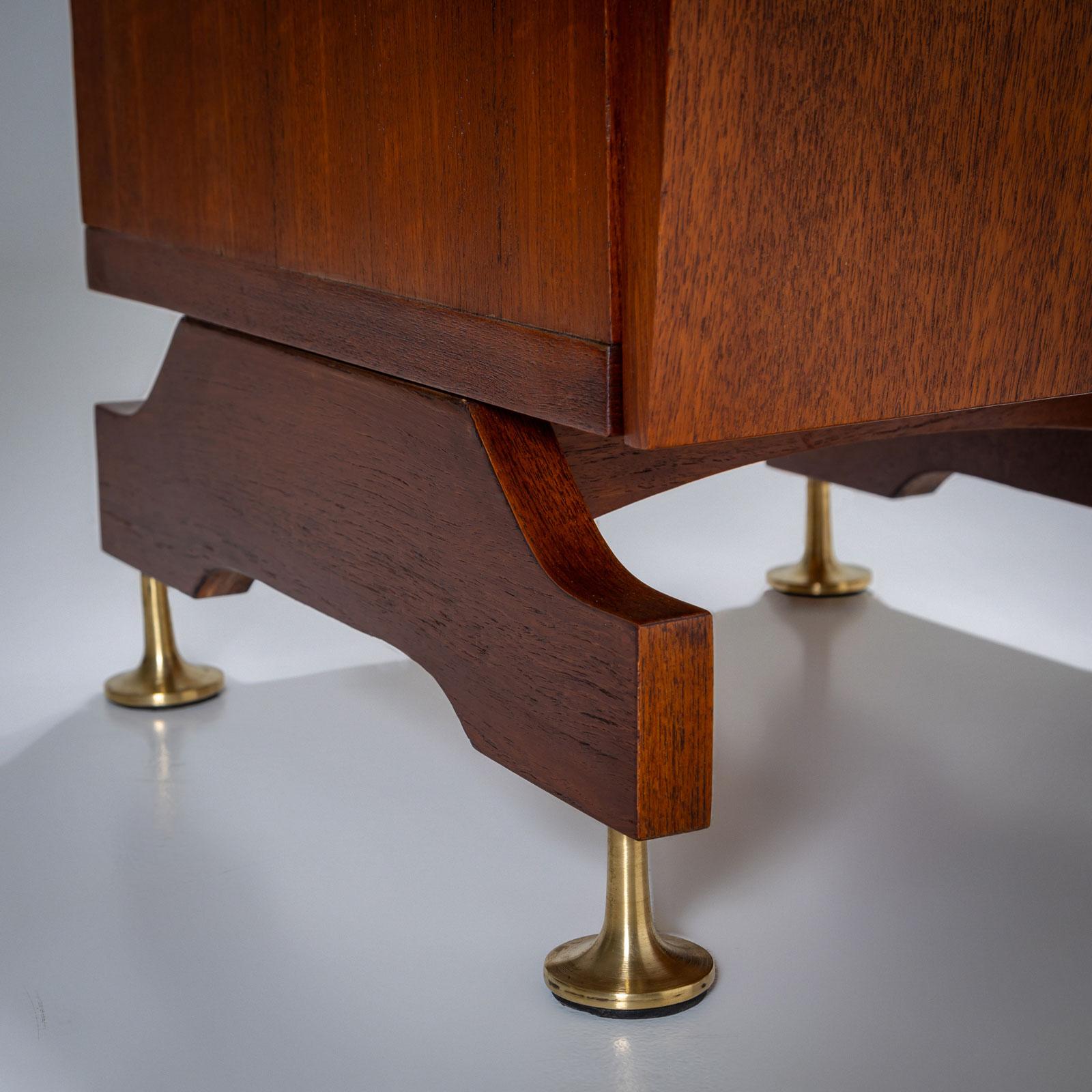 Mid-20th Century Pair of Bedside Cabinets, attributed to Vittorio Dassi, Italy, 1960s For Sale