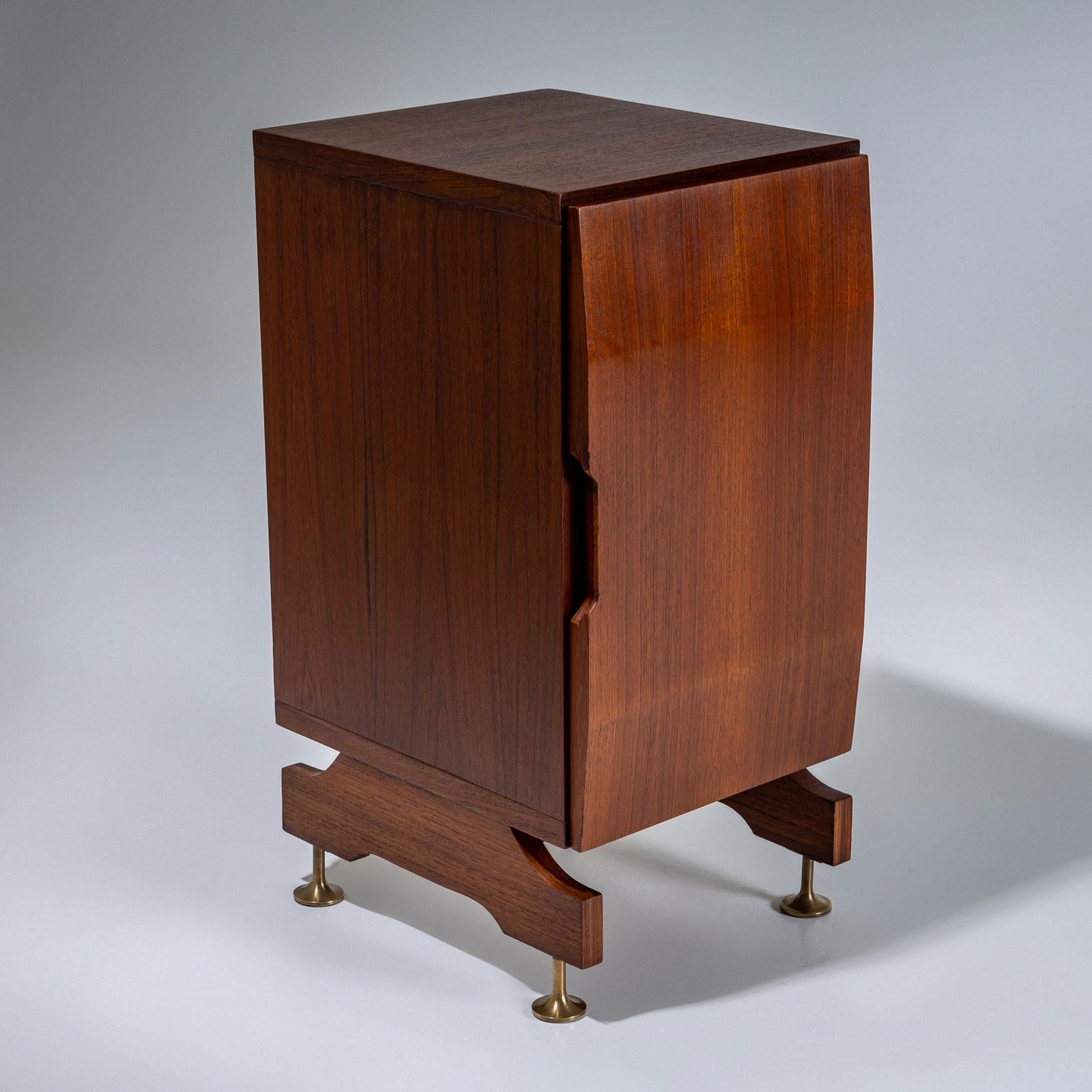 Brass Pair of Bedside Cabinets, attributed to Vittorio Dassi, Italy, 1960s For Sale