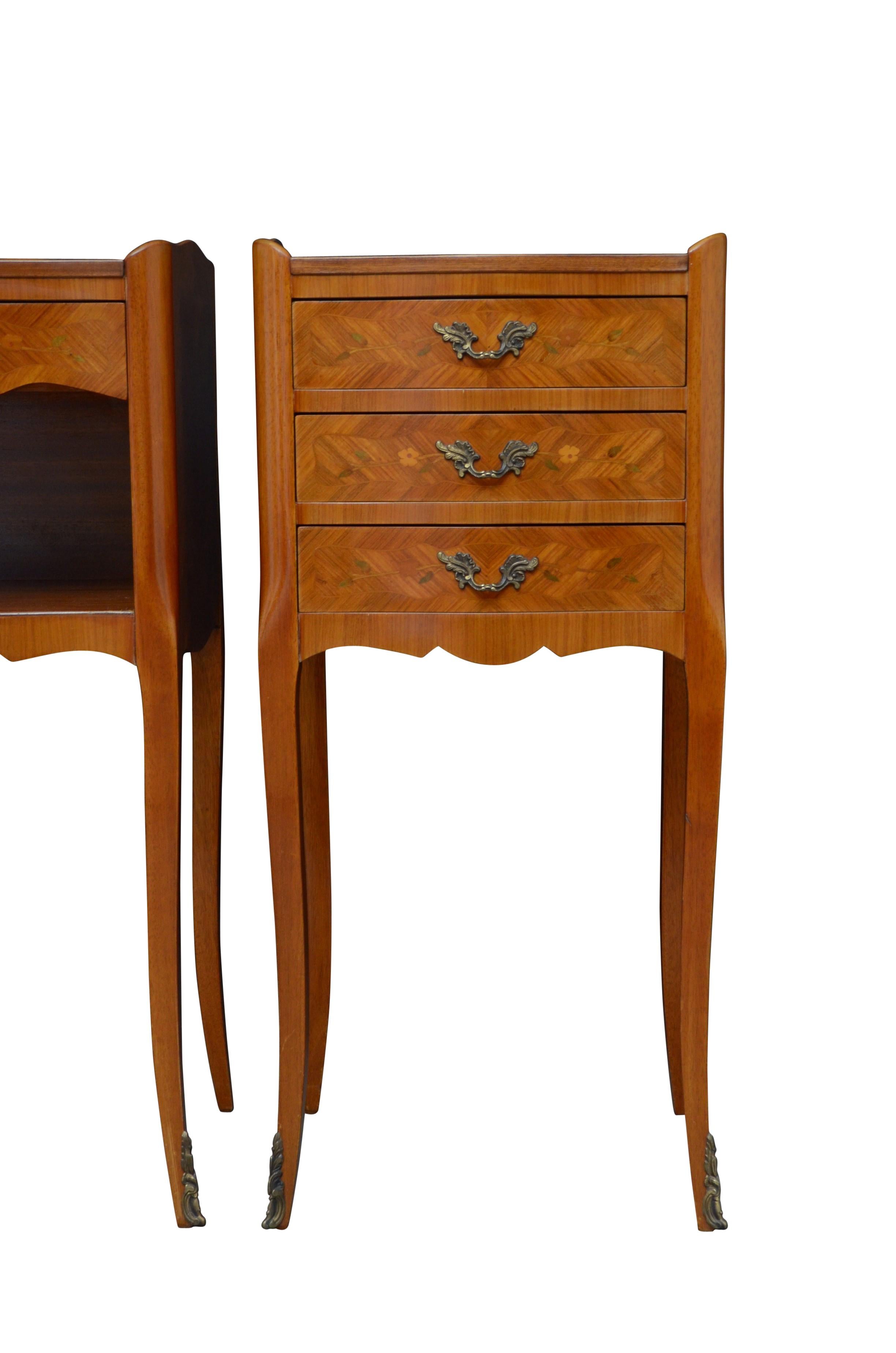 Pair of Bedside Cabinets In Good Condition For Sale In Whaley Bridge, GB