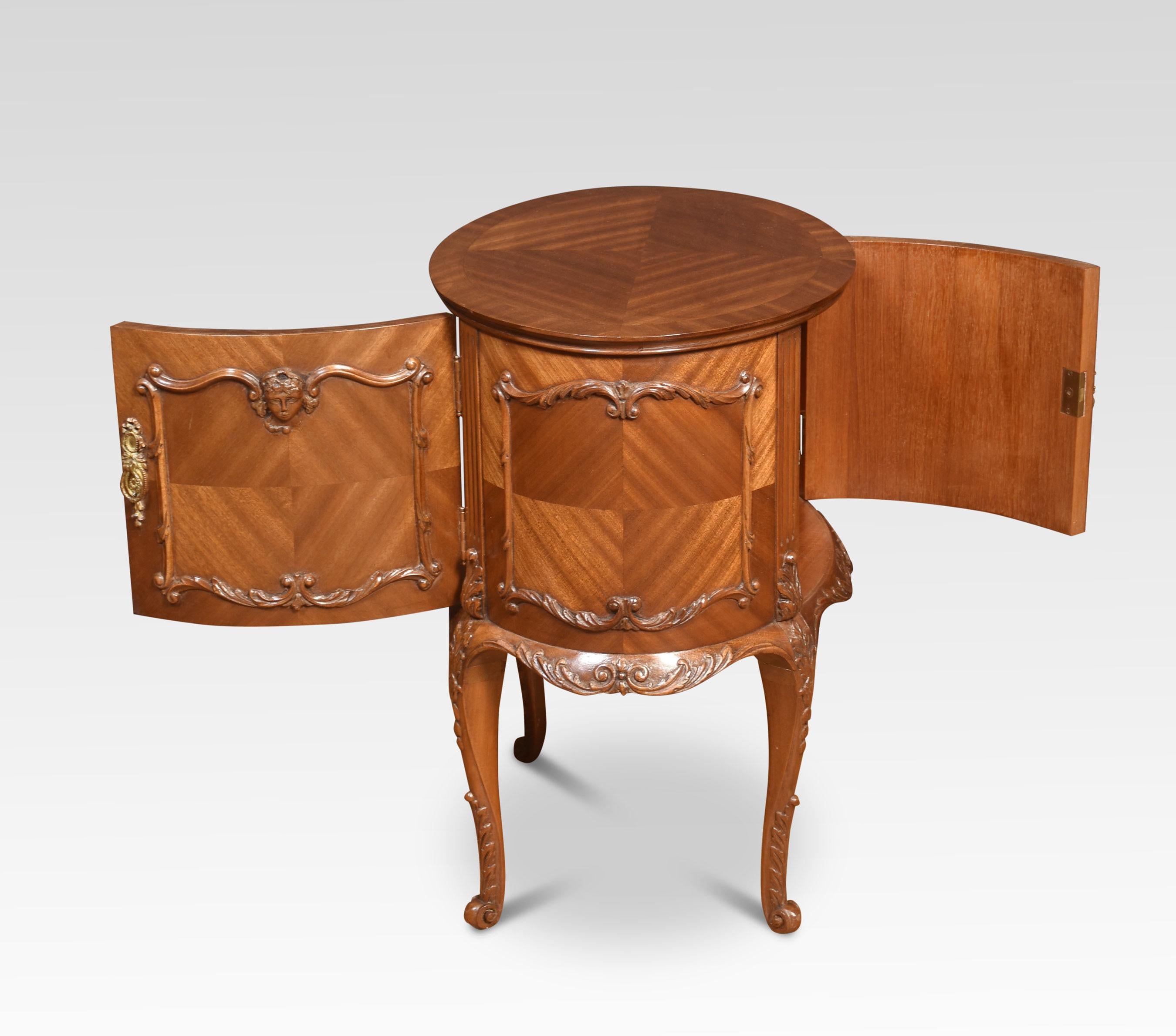 Walnut Pair of Bedside Cabinets For Sale