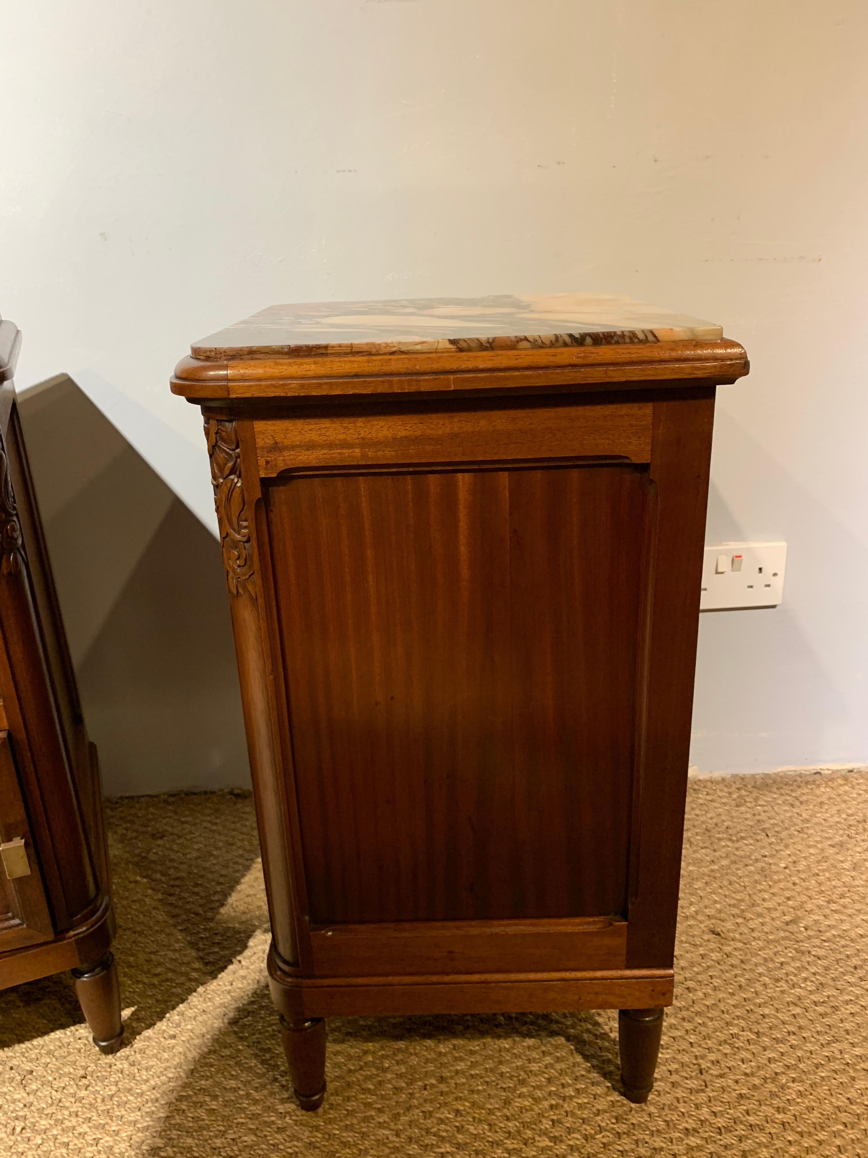 Pair of Bedside Cabinets / Nightstands In Good Condition In Honiton, Devon
