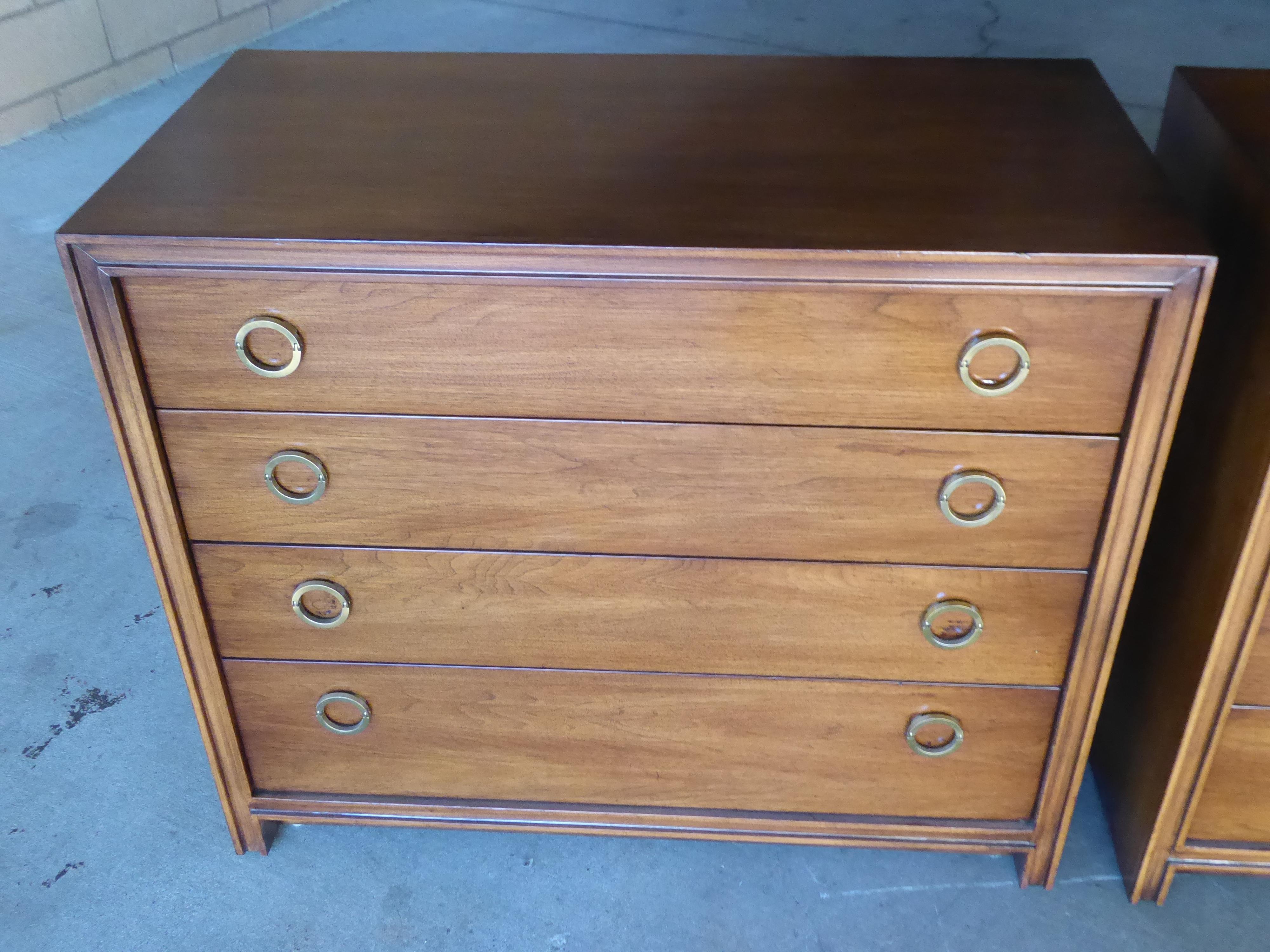 Mid-20th Century Pair of Bedside Chests by Hickory Furniture