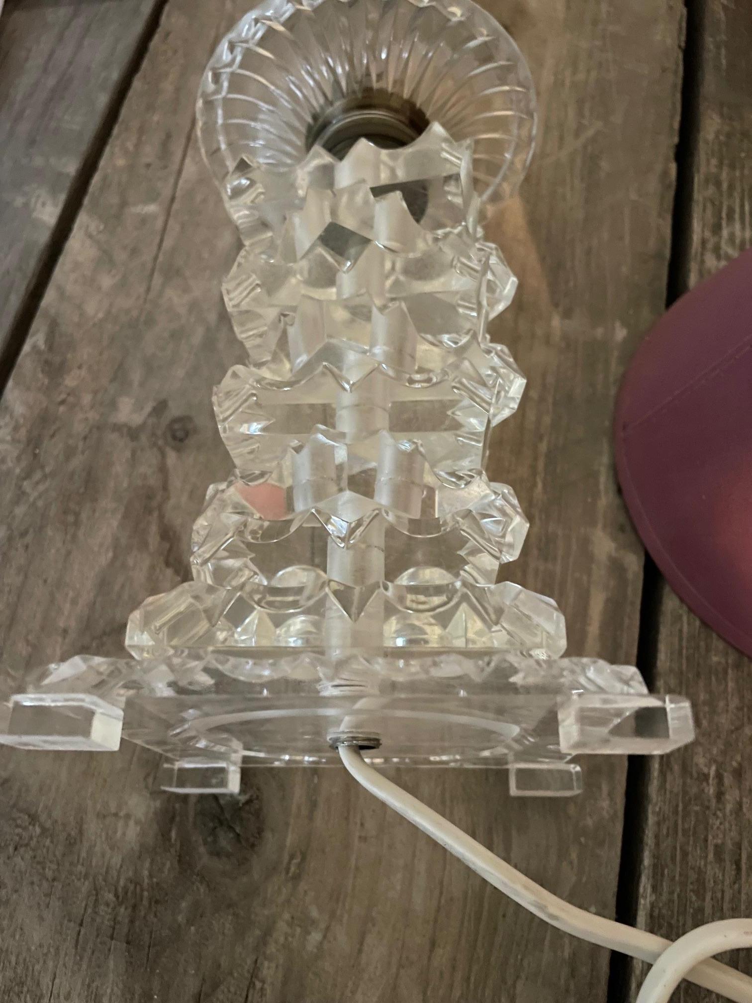 Coppia di lampade da comodino in plexiglass in vendita 1