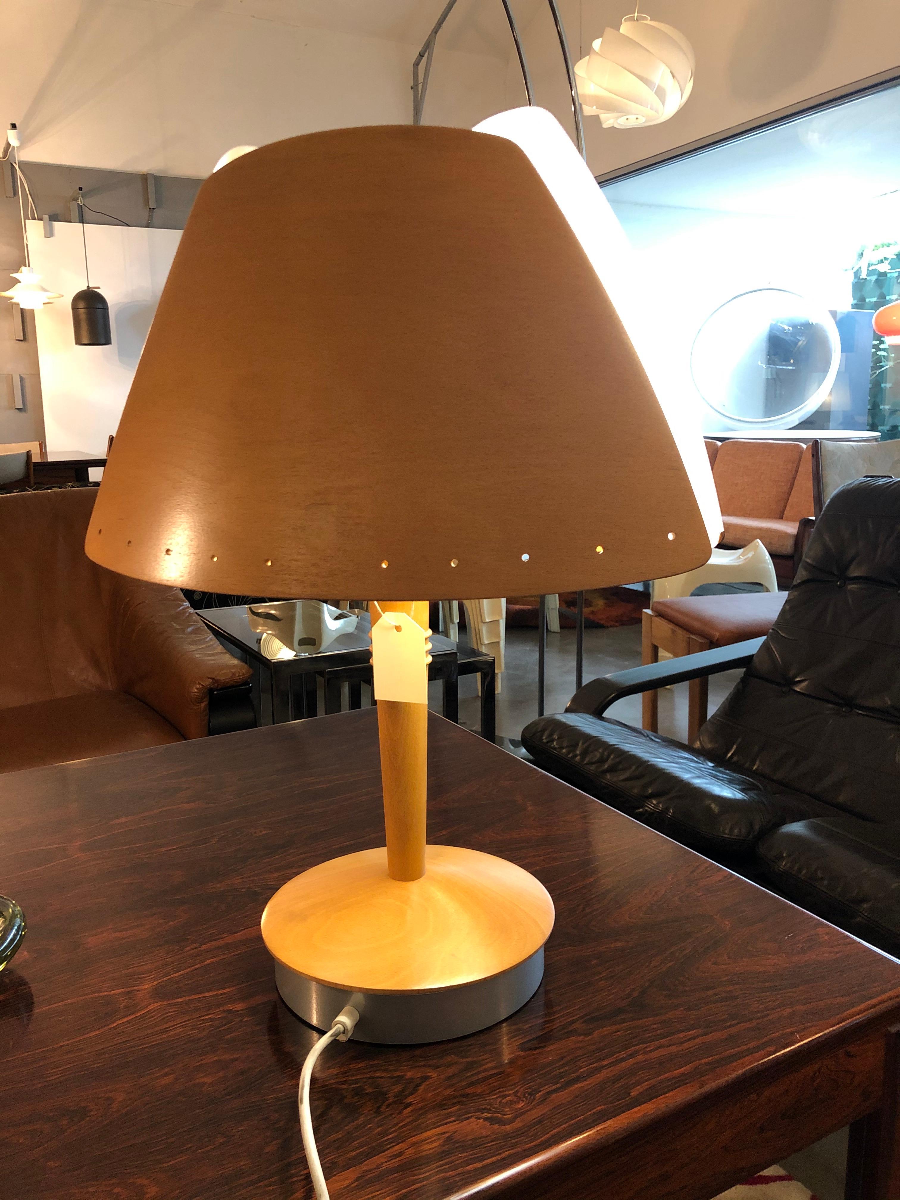 This Scandinavian style table lamp was designed and made by Lucid in France for the Barcelona Hilton Hotel during the 1970s.

It`s made of a wooden base and shade with methacrylate which reflects the light from the sides, top and bottom.

In