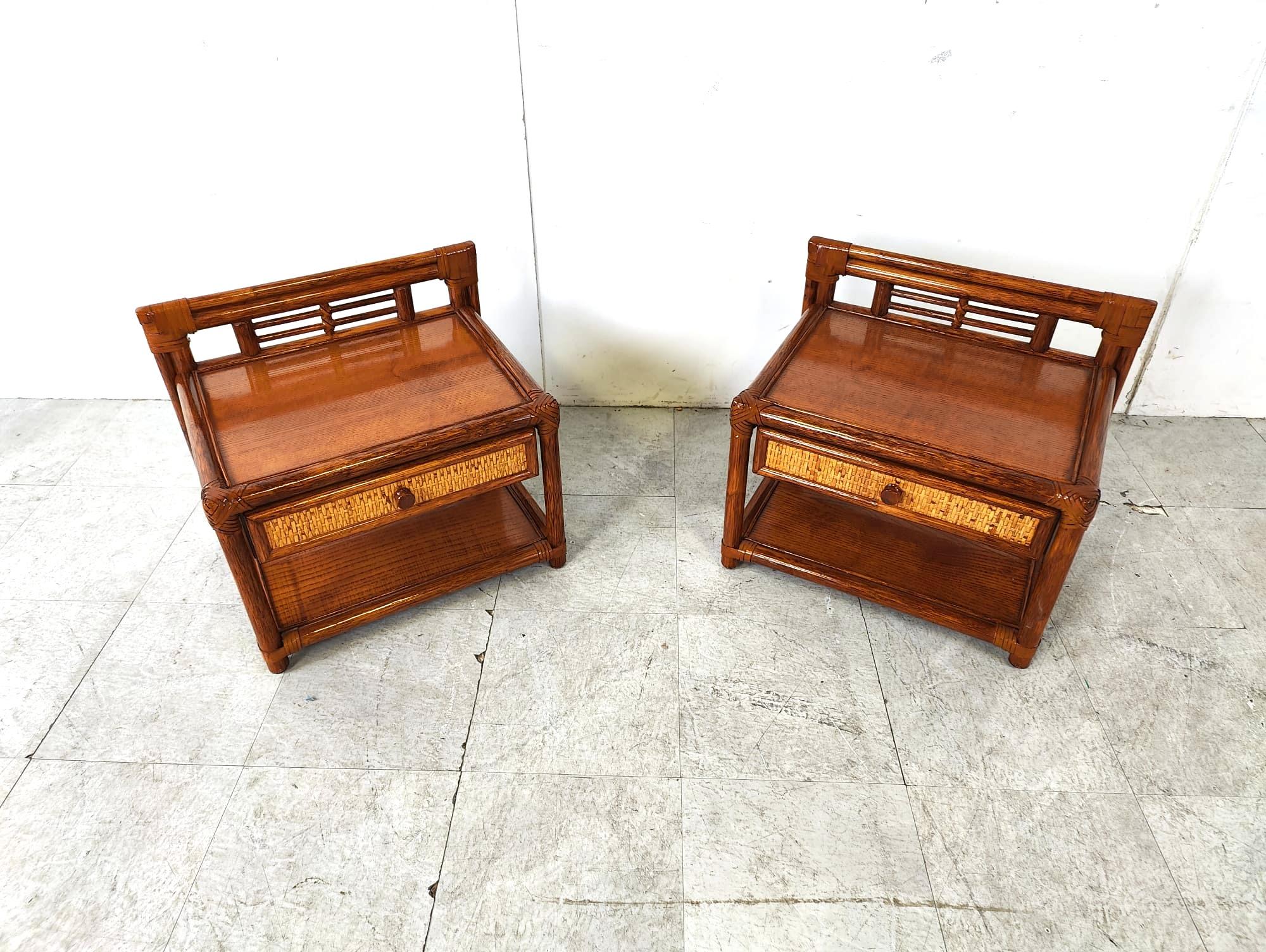 Vintage bedside cabinets with a drawer and lower shelf made from bamboo and rattan by French high end furniture make Maugrion.

Very good condition

1970s - France

Dimensions:
Height: 46cm
Width: 55cm
Depth: 40cm

Ref.: 4521544