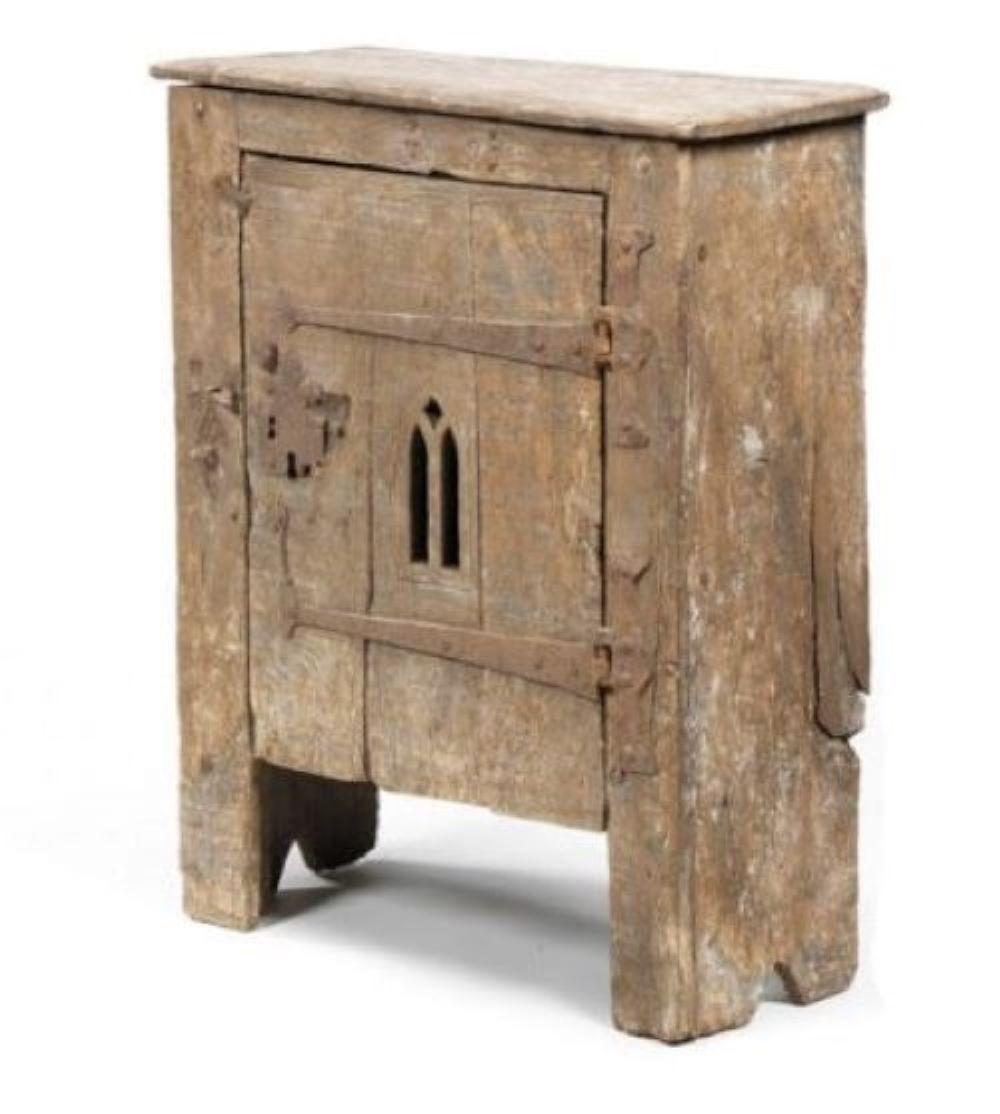 Pair of Bedside or End Table Cabinets in 15th Century Aumbry Style In Good Condition For Sale In London, GB