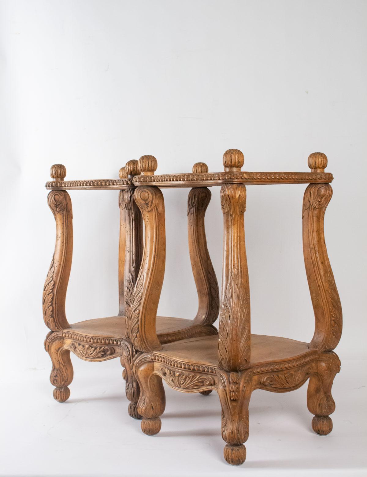 Pair of Bedside or Sofa End Light Wood, Carved Regency Style (Frühes 20. Jahrhundert)