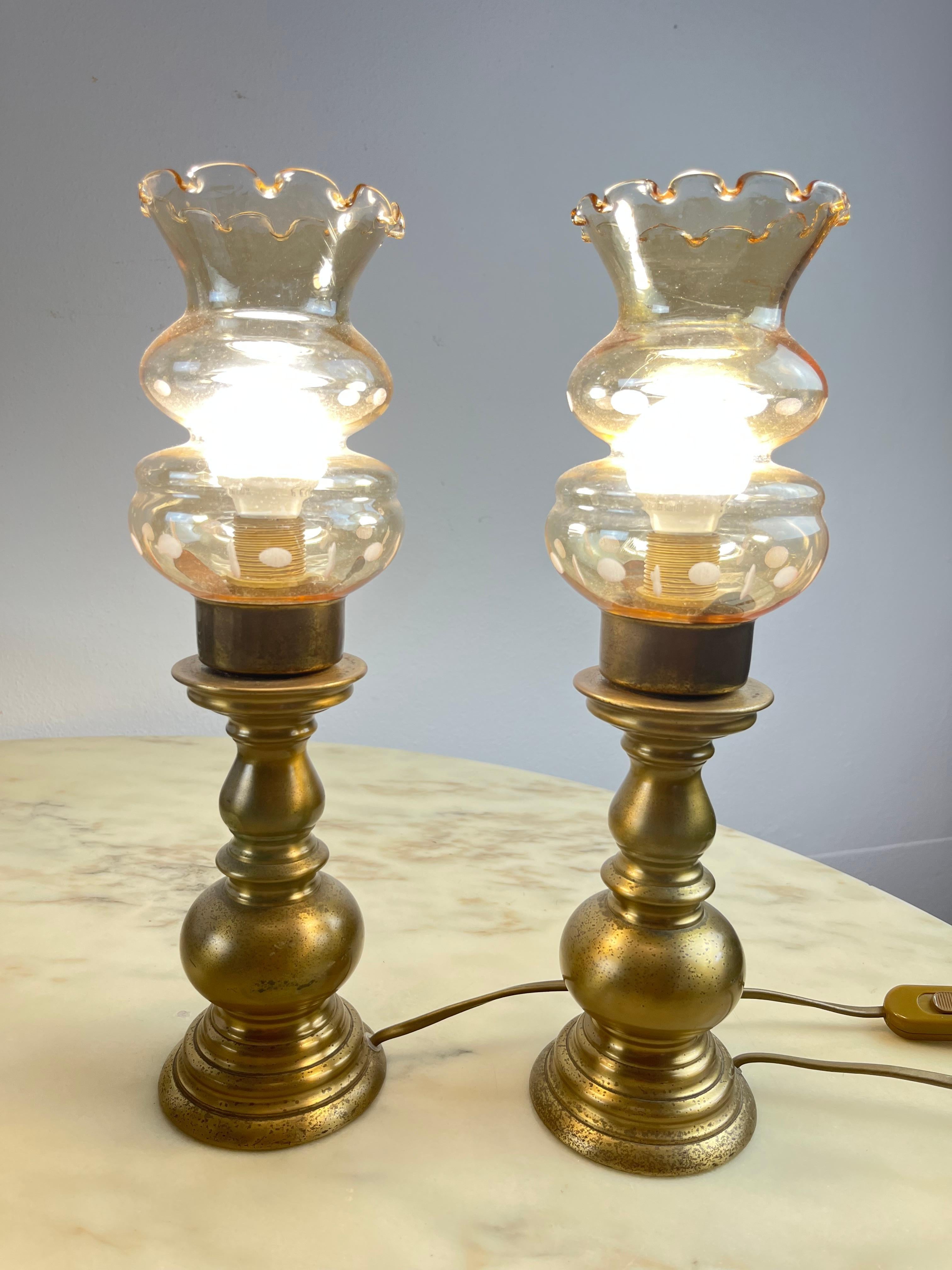 Pair of bedside table lamps, brass and glass, Italy, 80s
Small signs of wear on the metal parts, they are functional.

We guarantee adequate packaging and will ship via DHL, insuring the contents against any breakage or loss of the package.