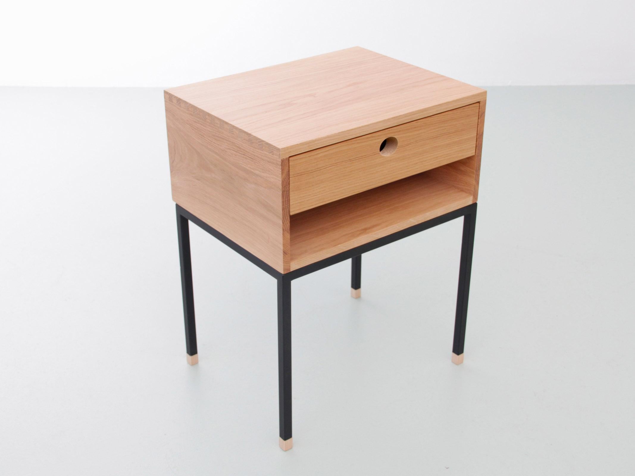 Contemporary Pair of bedside table model Cosmopol. 1 drawer For Sale