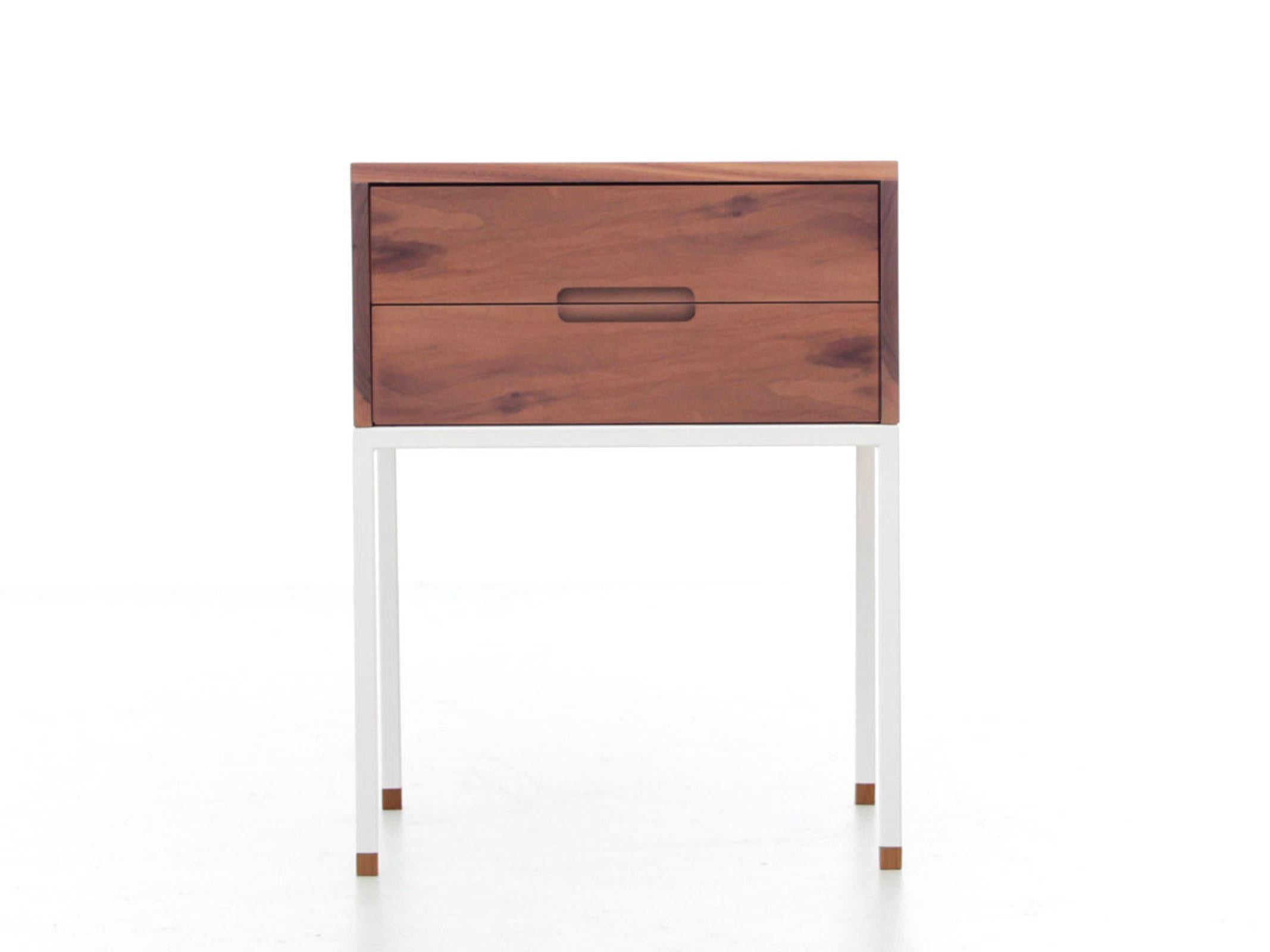 Paire de tables de chevet modèle Cosmopol. 2 tiroirs Neuf - En vente à Courbevoie, FR