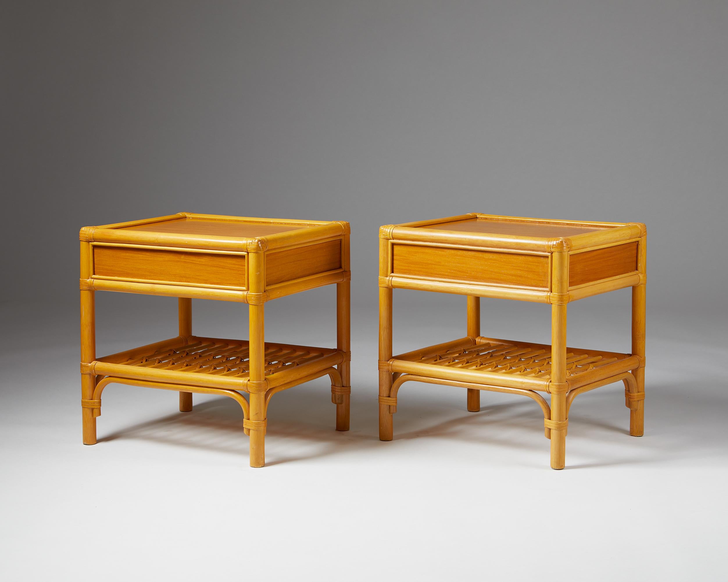 Schwedische Nachttische aus Rattan und Holz aus den 1960er Jahren - DUX Design, Mid-Century Modern (Gehstock) im Angebot