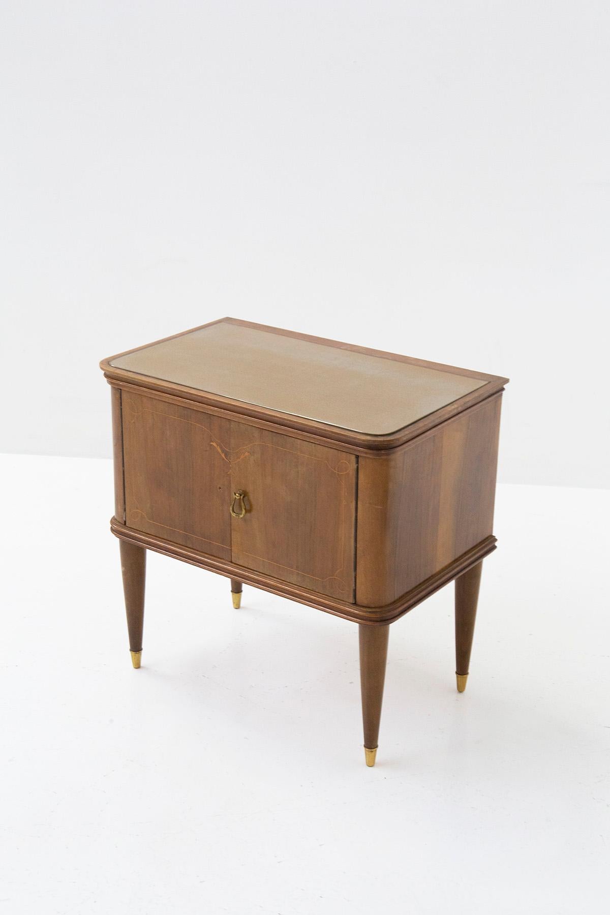 Italian Pair of Bedside Tables Attributed to Paolo Buffa in Brass and Glass For Sale