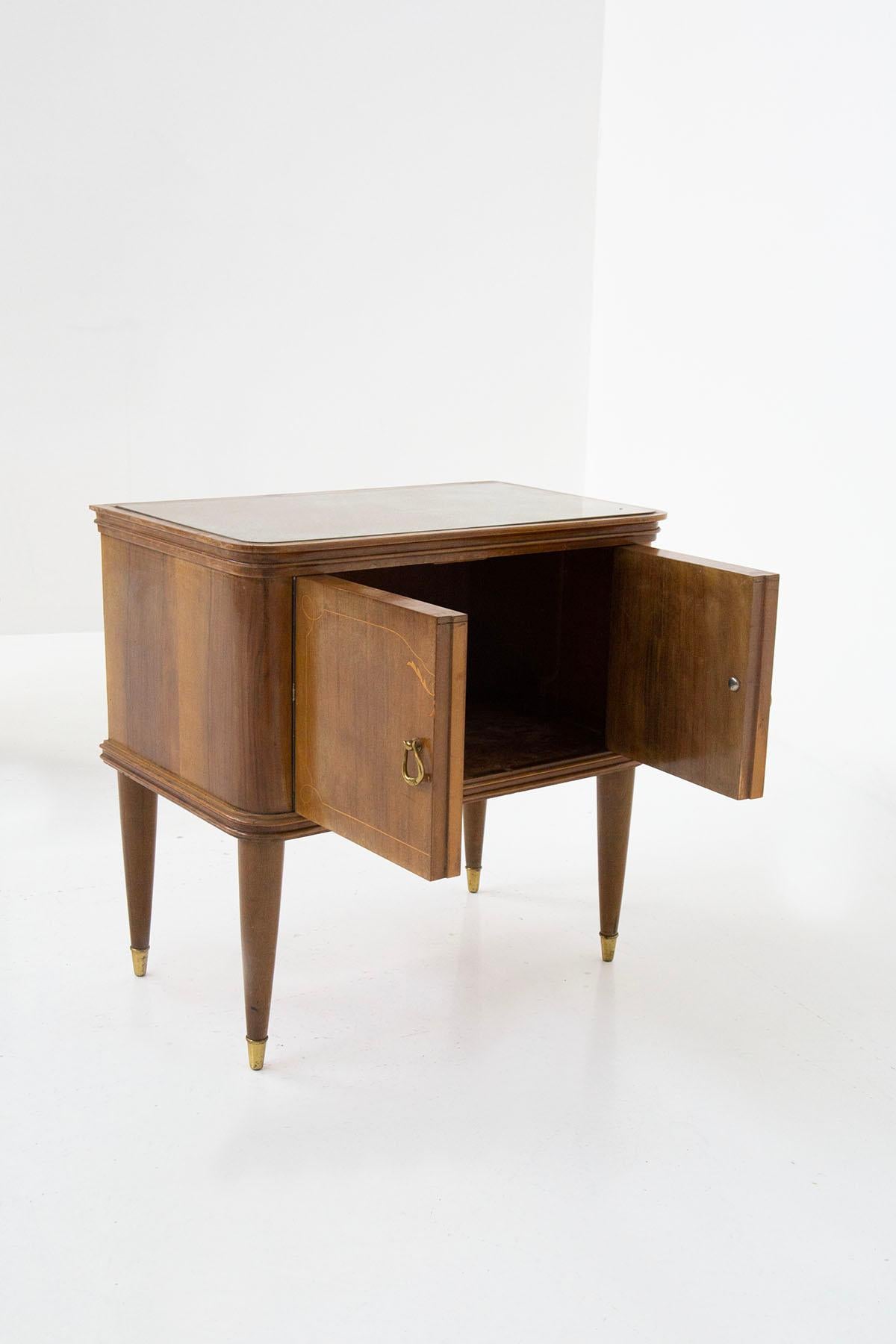 Pair of Bedside Tables Attributed to Paolo Buffa in Brass and Glass For Sale 2