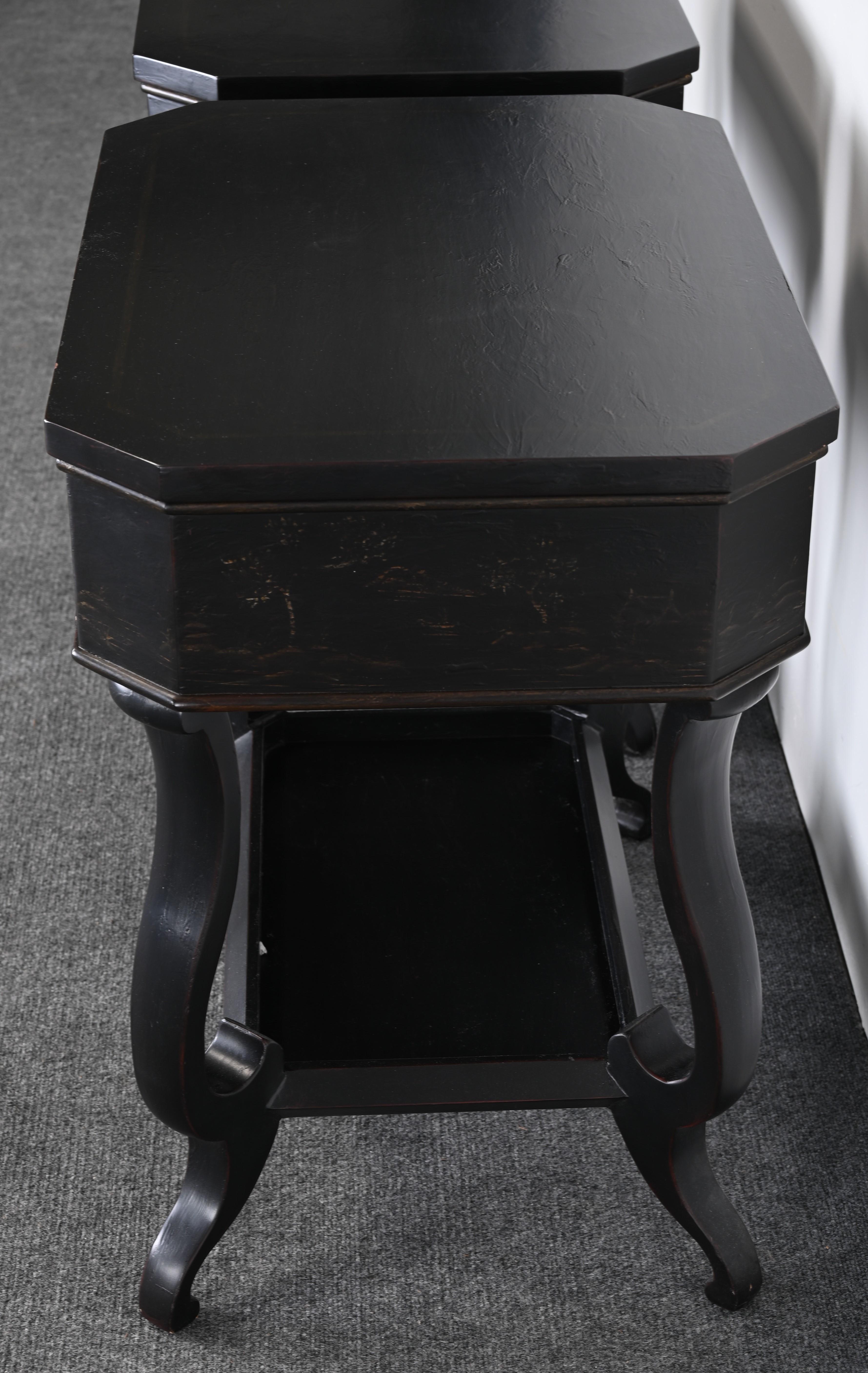 Pair of Bedside Tables by Baker for the Charleston Collection, 20th Century 3