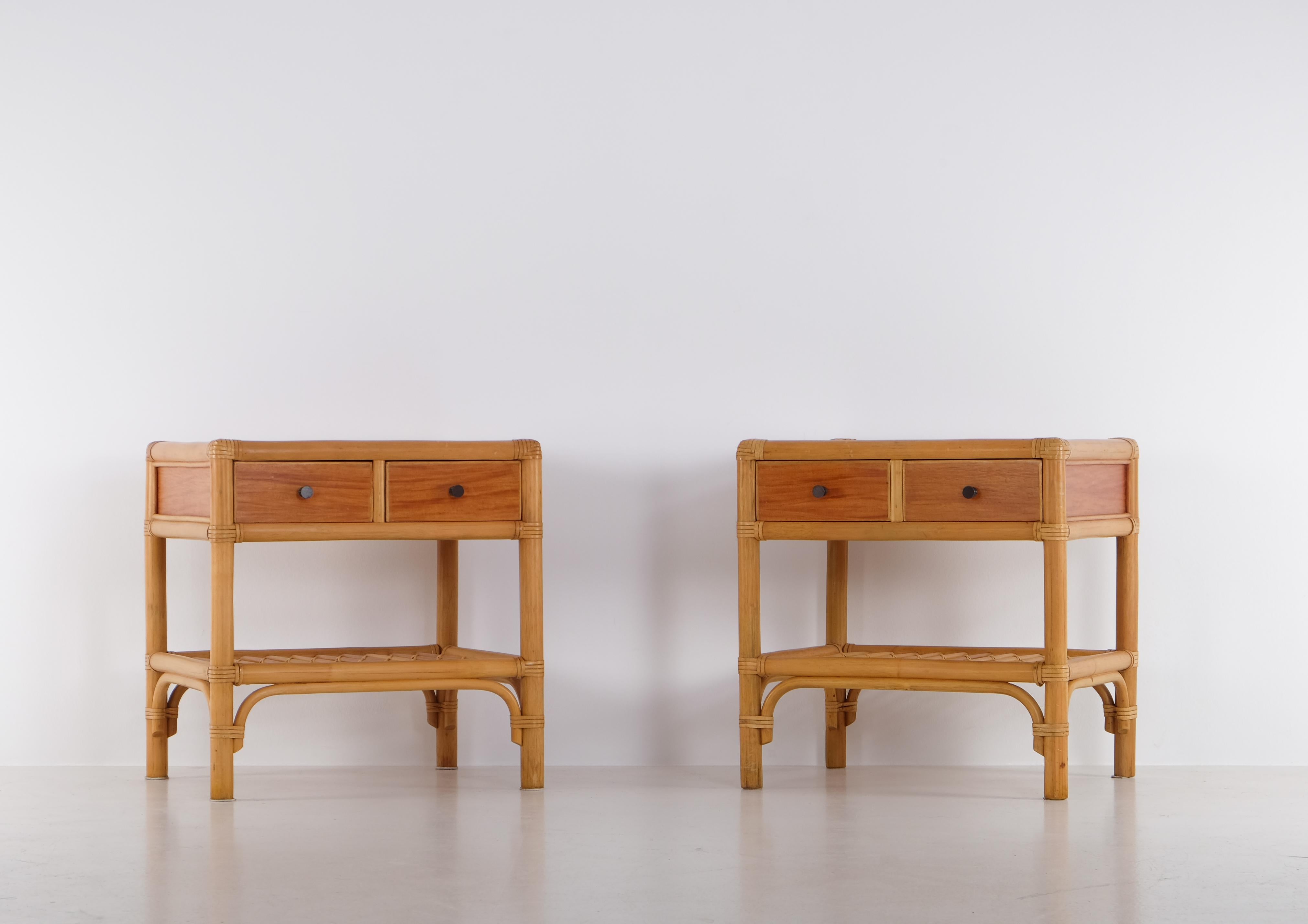 Scandinavian Modern Pair of bedside tables by DUX, Sweden, 1970s For Sale