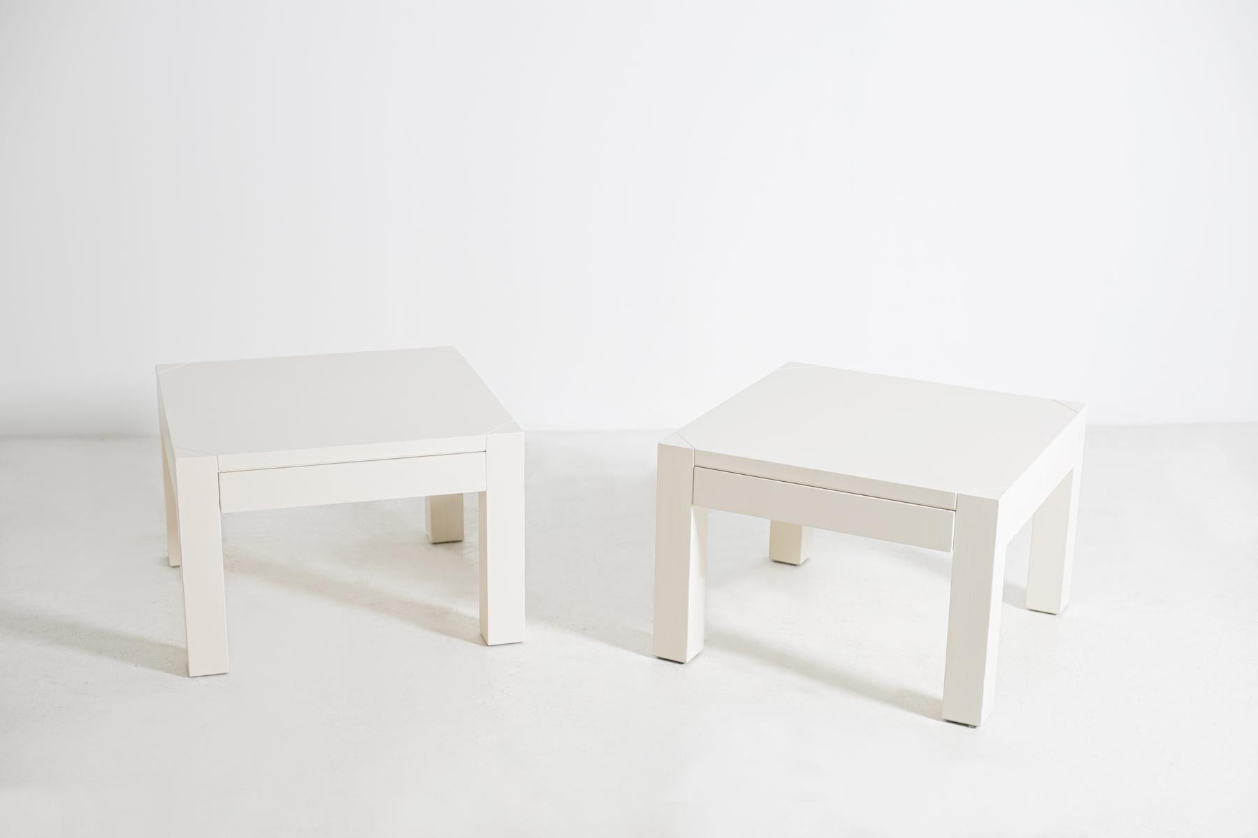 Modern pair of bedside tables made by Pierluigi Ghianda to a design by Gae Aulenti, 1970s. The bedside tables are made of white painted wood. Their purity and essentiality make them a furnishing element not noisy, but with an elegant and clean
