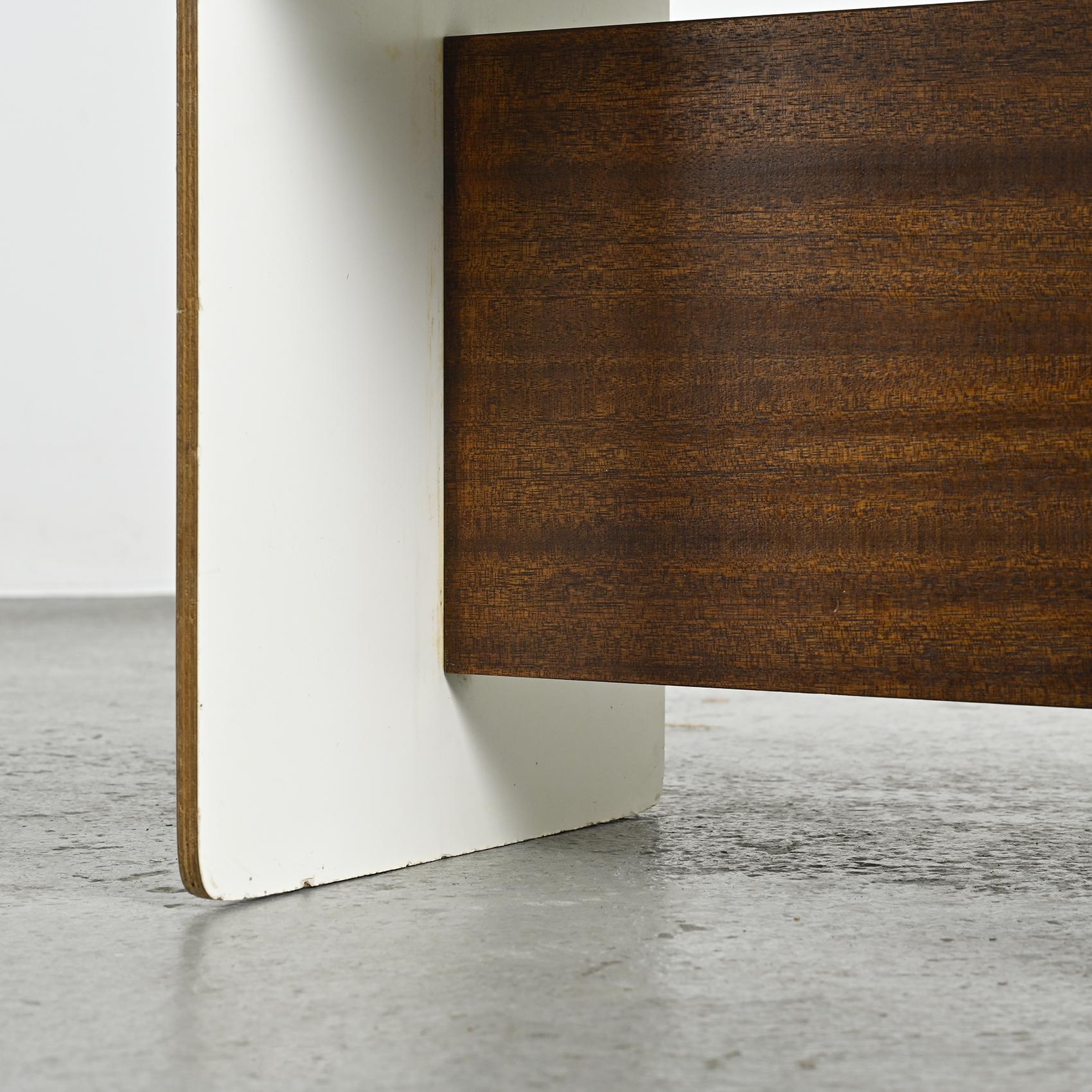 Paire de tables de chevet par Pierre Guariche, circa 1968 en vente 3