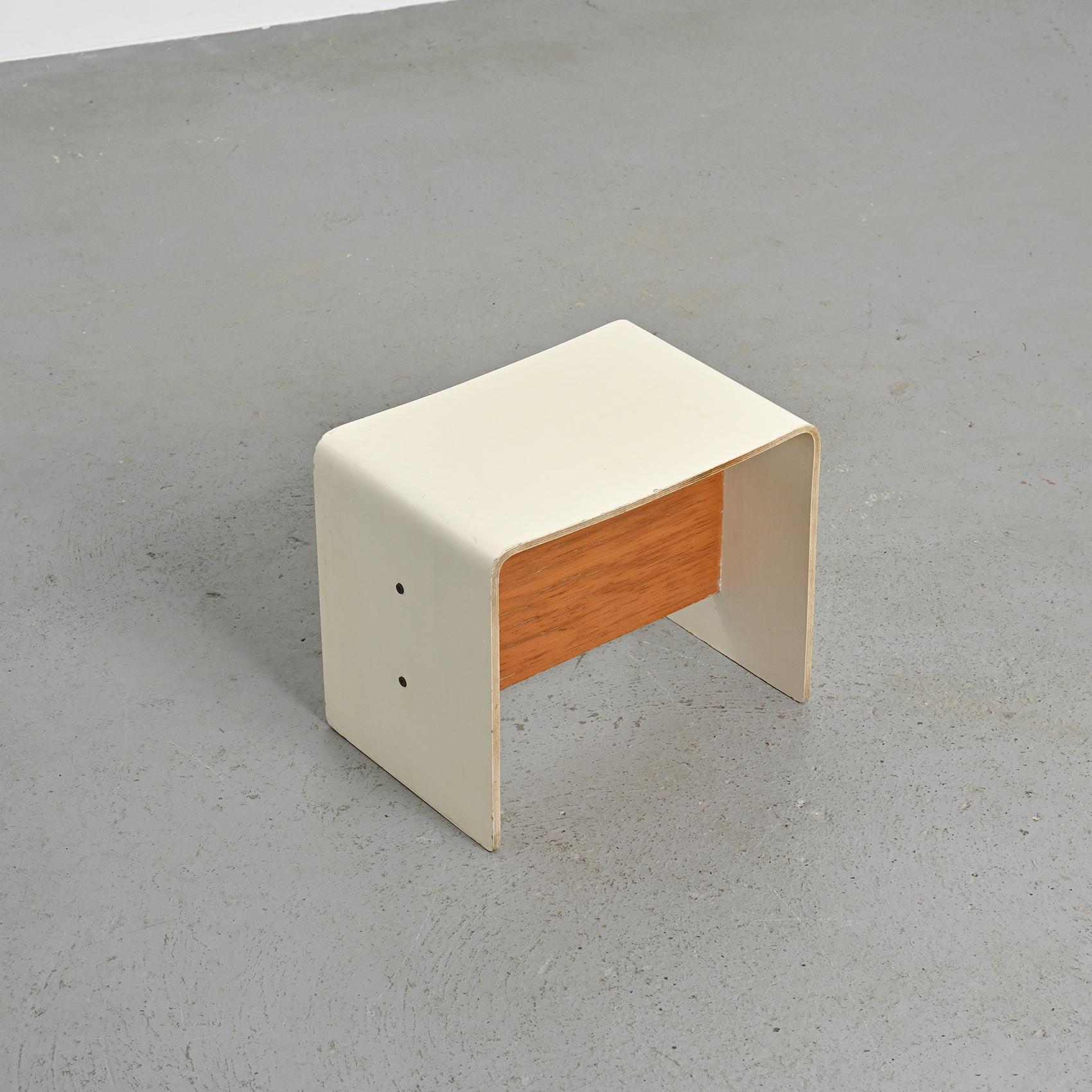 Paire de tables de chevet par Pierre Guariche, circa 1968 en vente 4