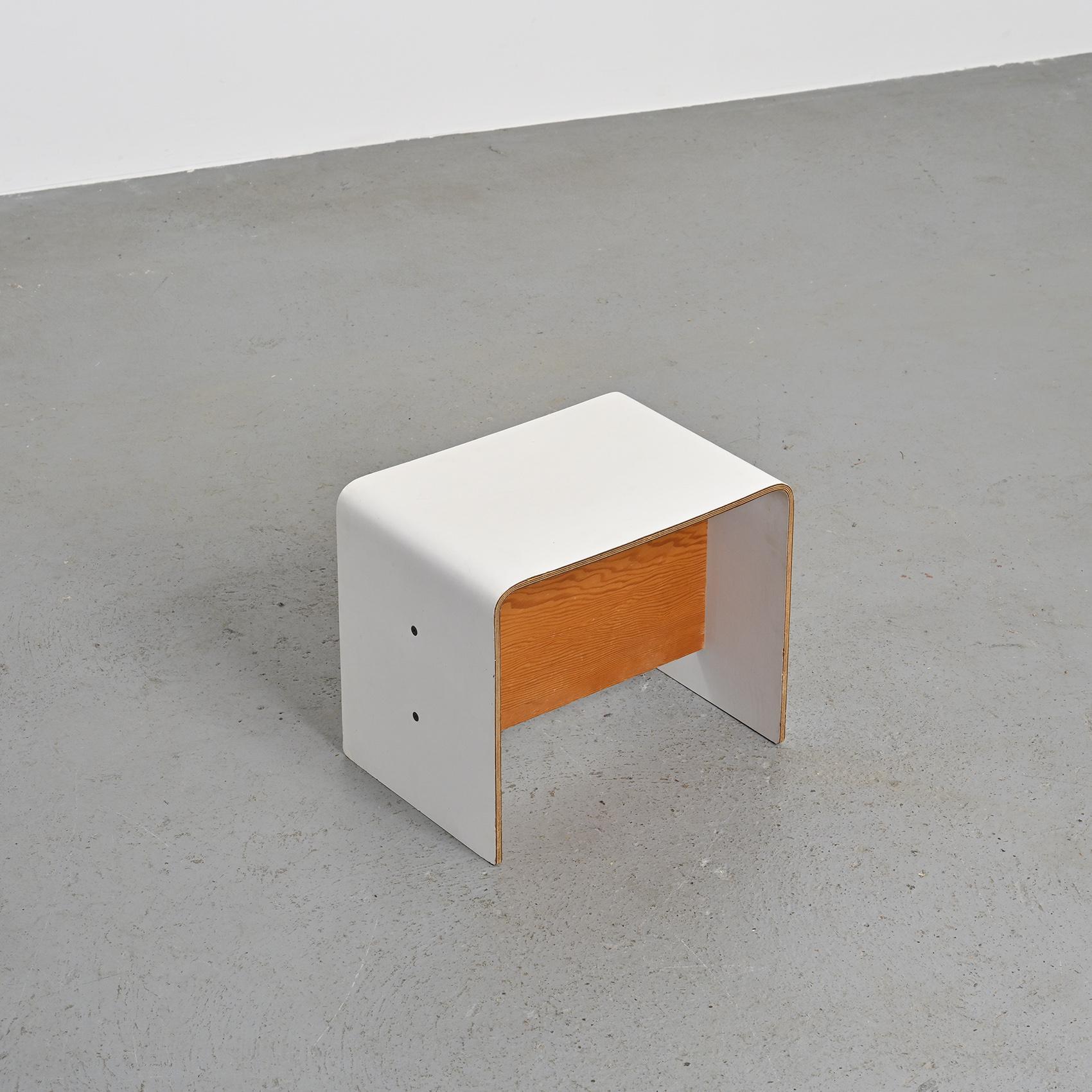 Paire de tables de chevet par Pierre Guariche, circa 1968 en vente 4