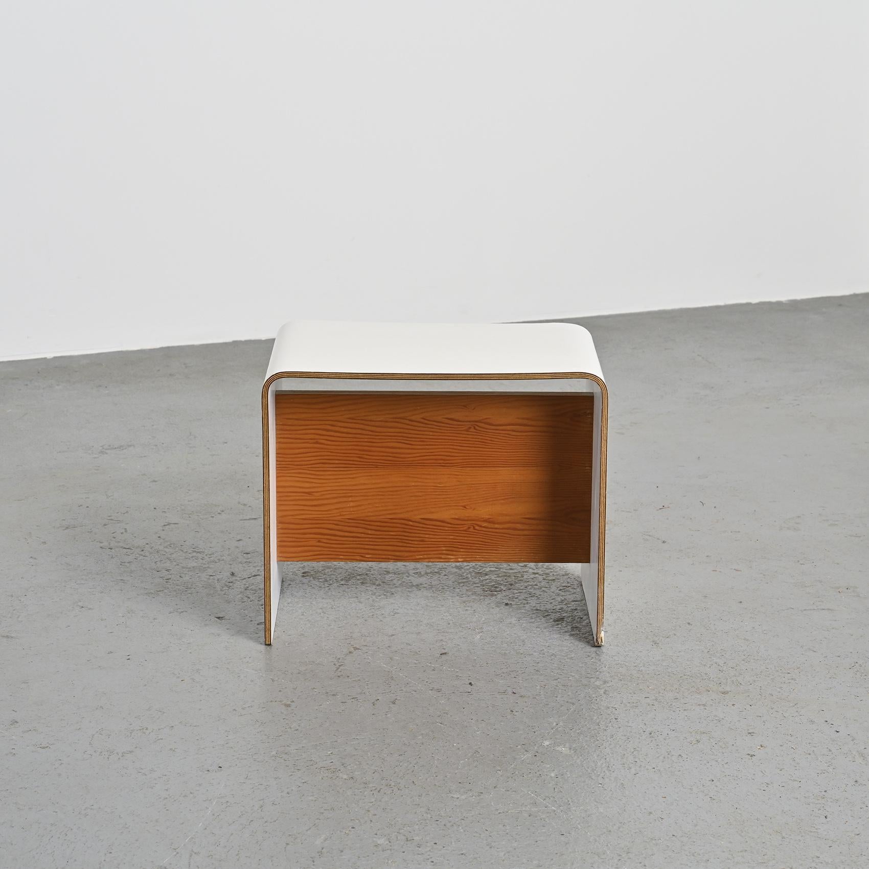 Paire de tables de chevet par Pierre Guariche, circa 1968 en vente 8