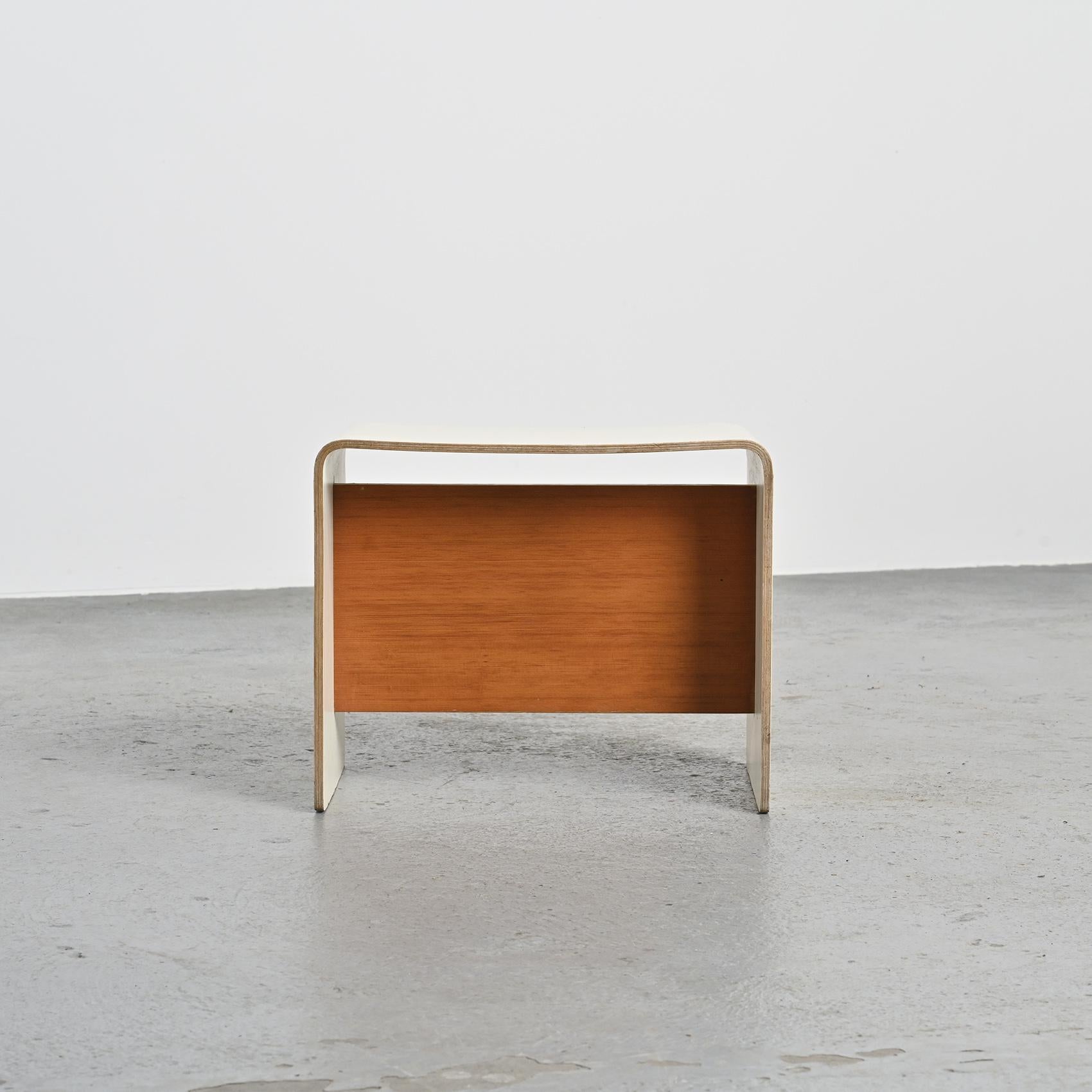 Paire de tables de chevet par Pierre Guariche, circa 1968 en vente 9