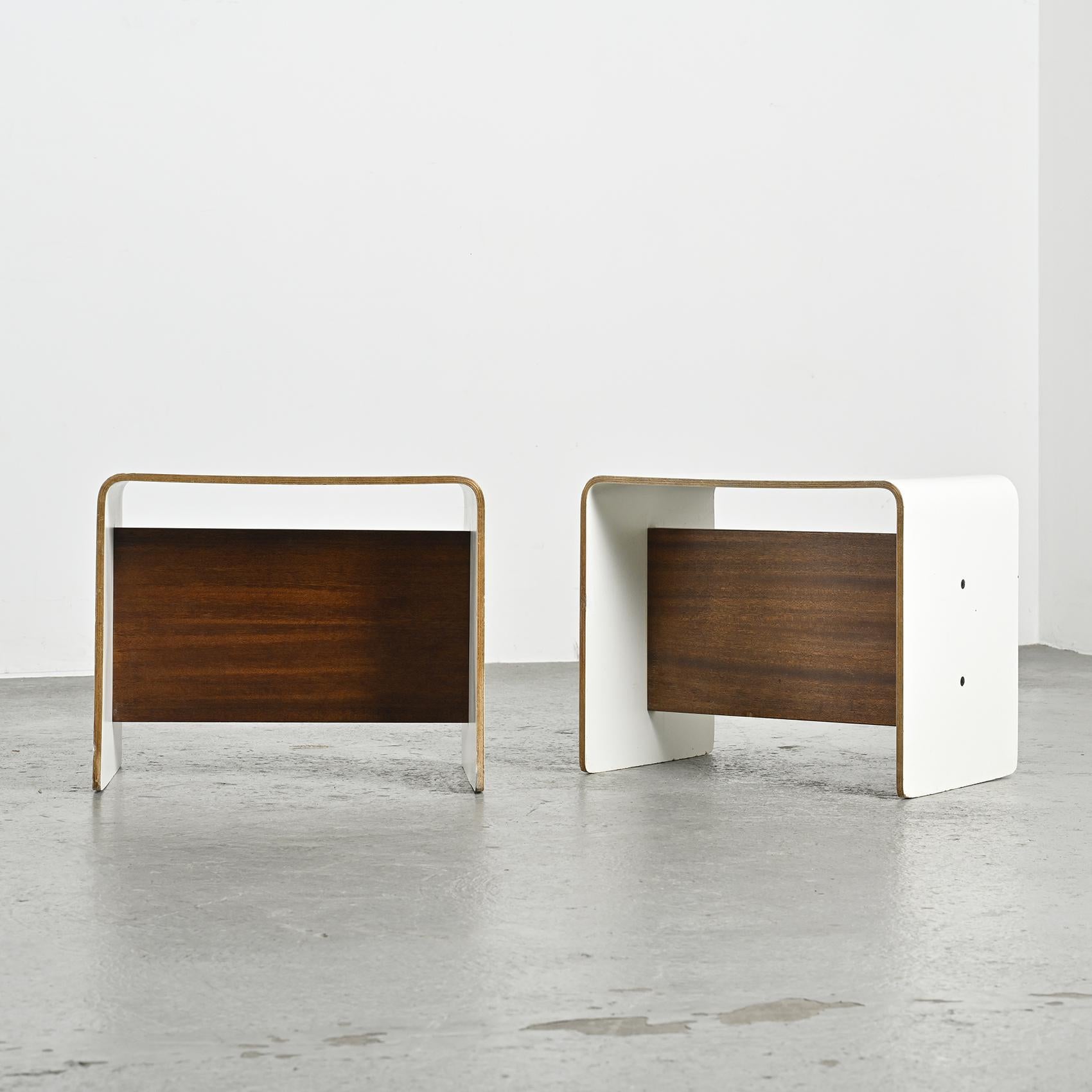 Mid-Century Modern Paire de tables de chevet par Pierre Guariche, circa 1968 en vente