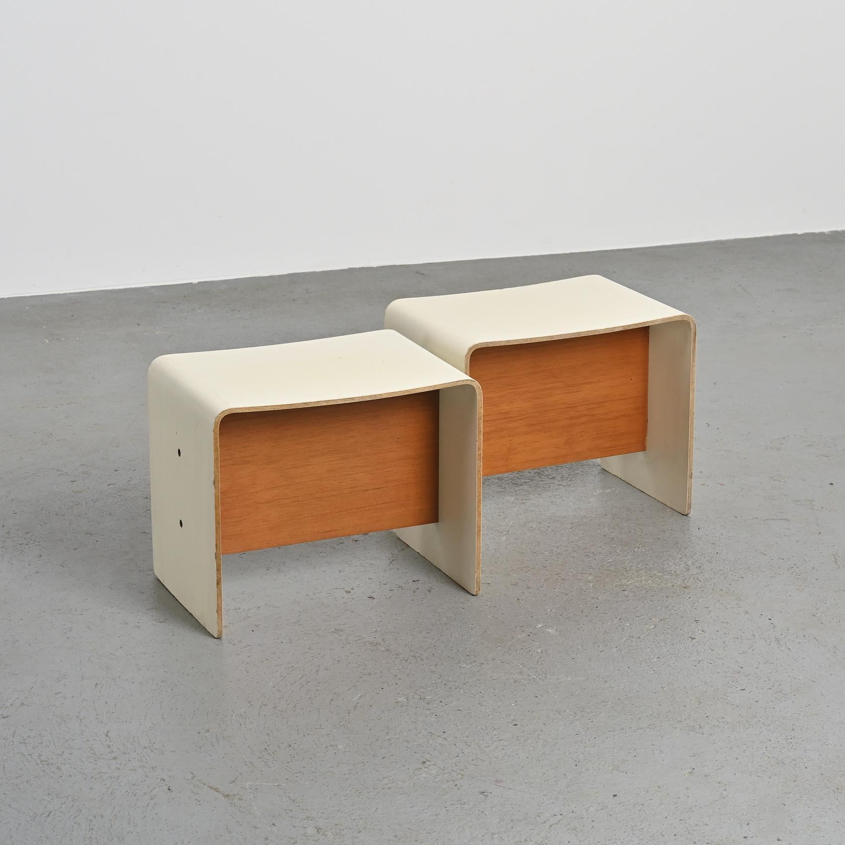 Mid-Century Modern Paire de tables de chevet par Pierre Guariche, circa 1968 en vente