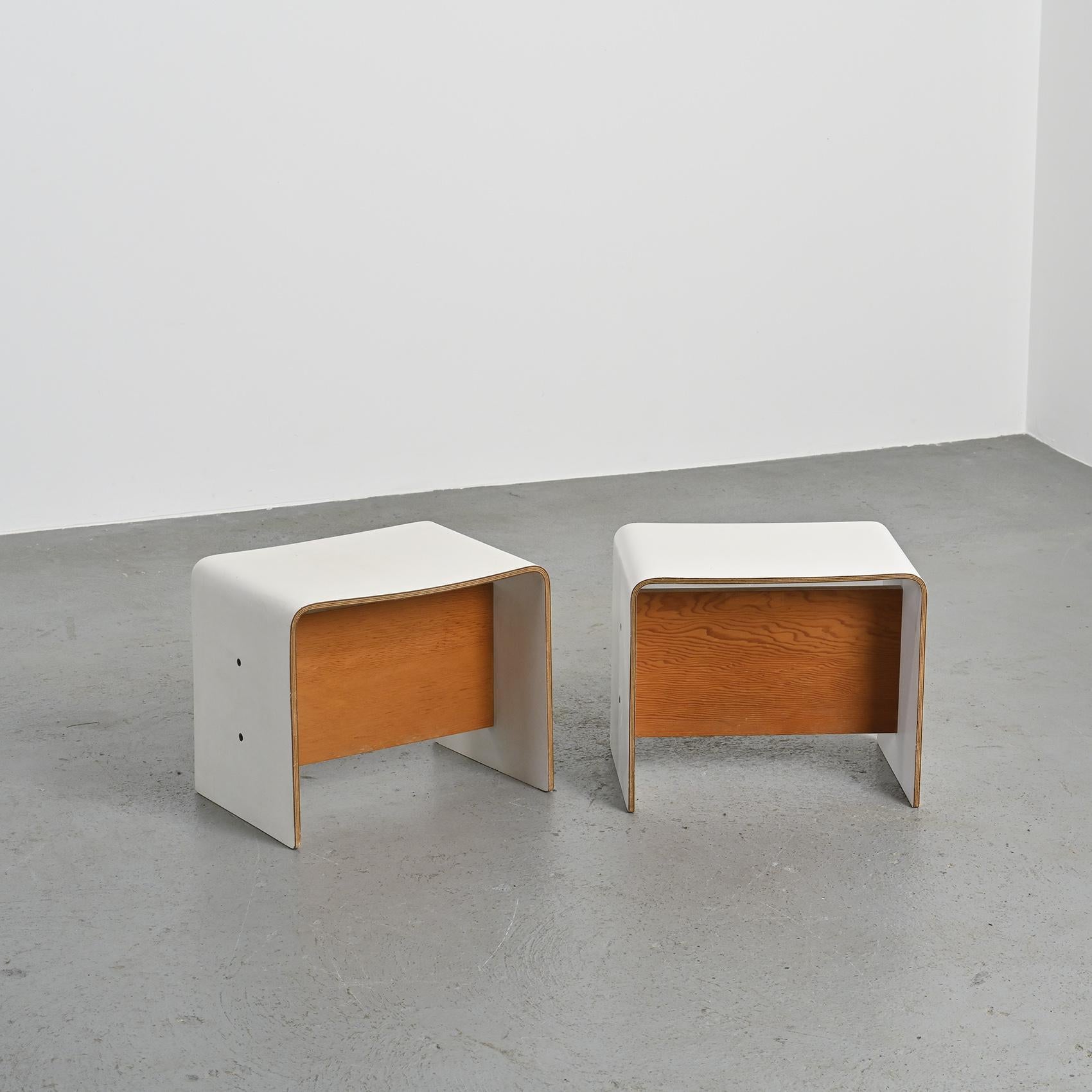 Paire de tables de chevet par Pierre Guariche, circa 1968 État moyen - En vente à VILLEURBANNE, FR