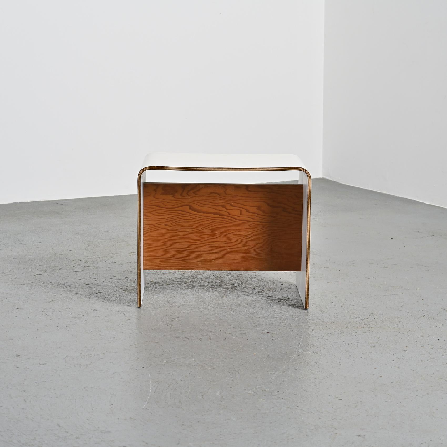 Paire de tables de chevet par Pierre Guariche, circa 1968 en vente 1