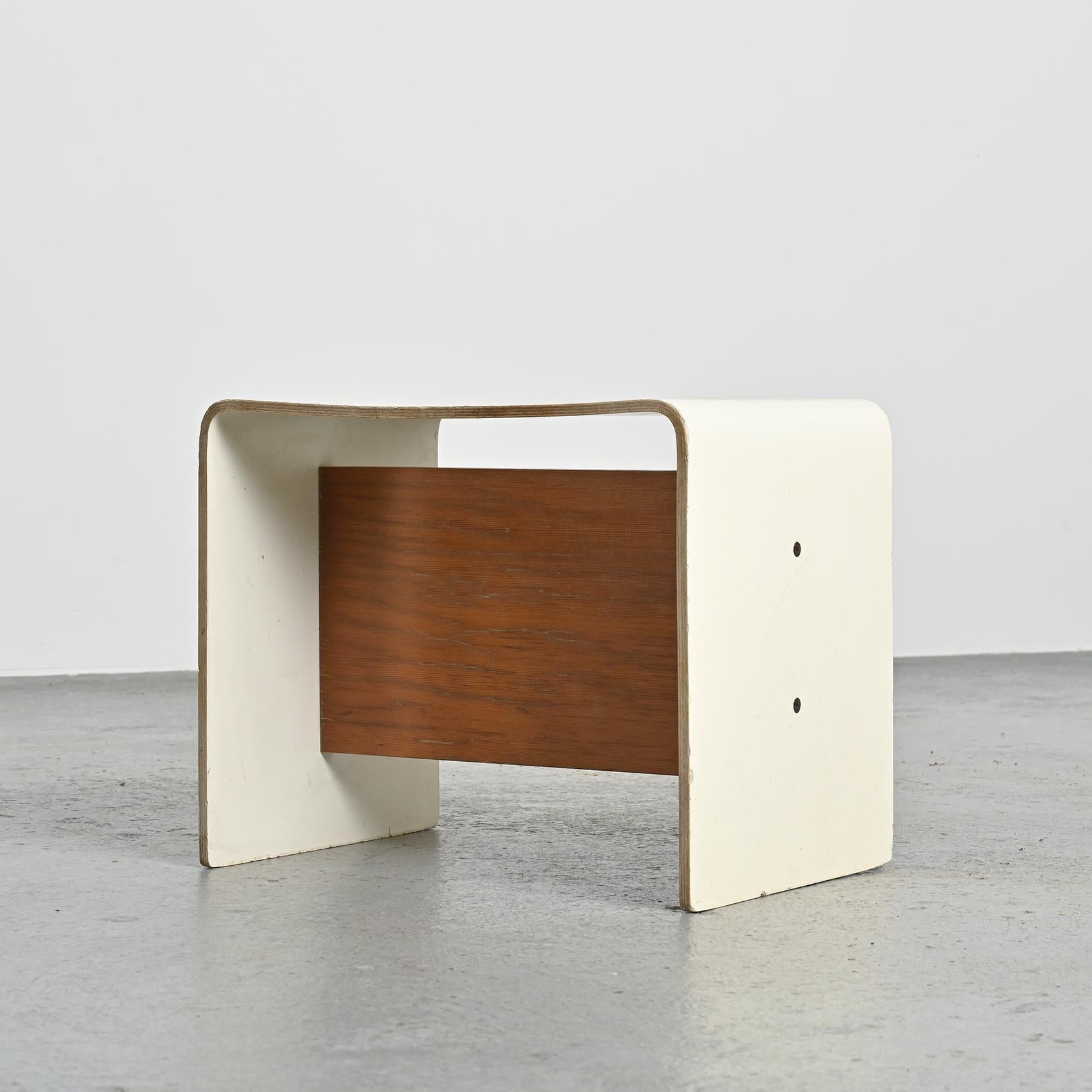 Paire de tables de chevet par Pierre Guariche, circa 1968 en vente 2