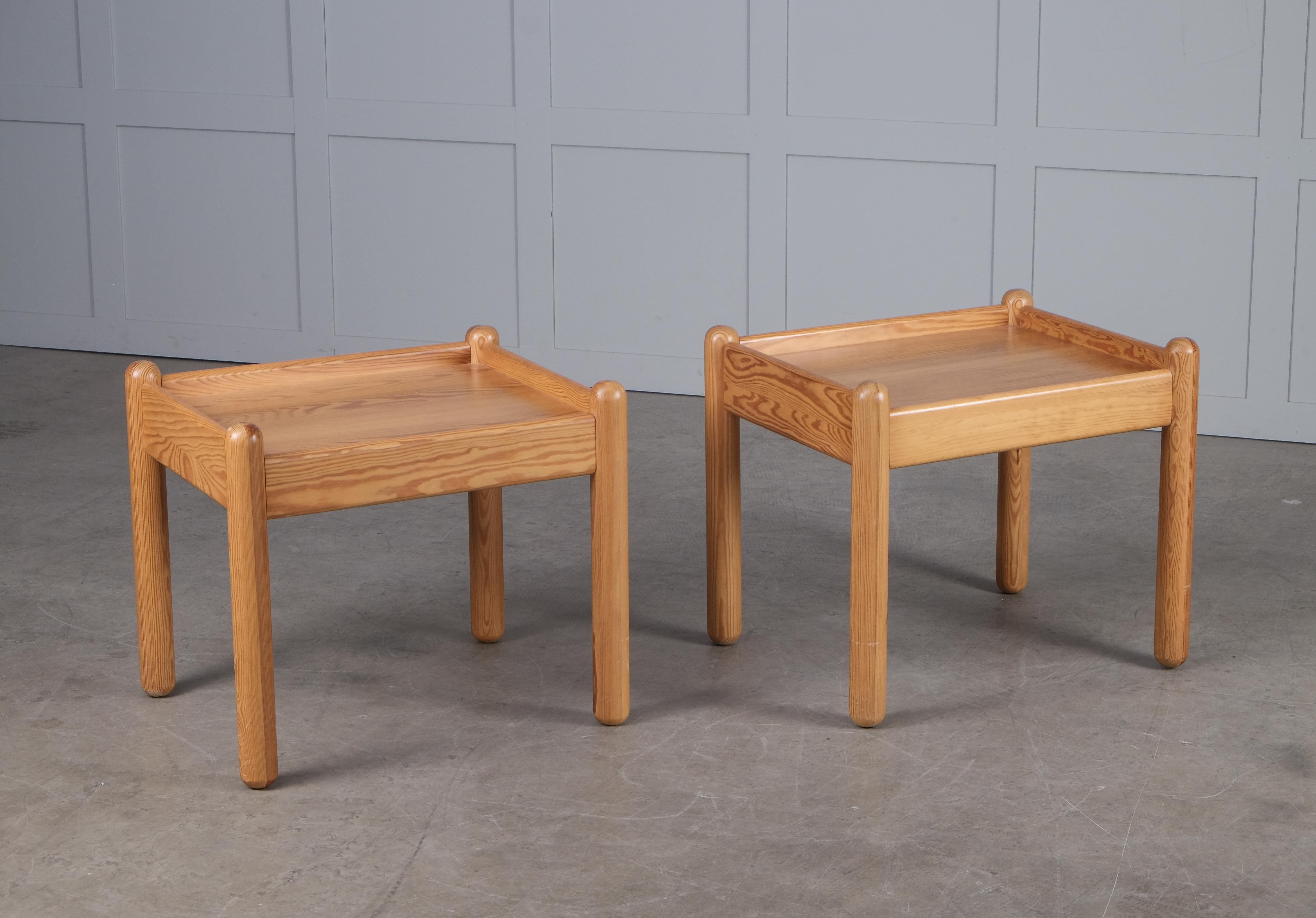 Pair of bedside tables in pine, produced in Denmark, 1970s.
Good original condition with small signs of usage.

4 tables available, listed price is for a pair.