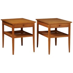 Paire de tables de chevet conçues par Carl Malmsten:: Suède:: années 1950