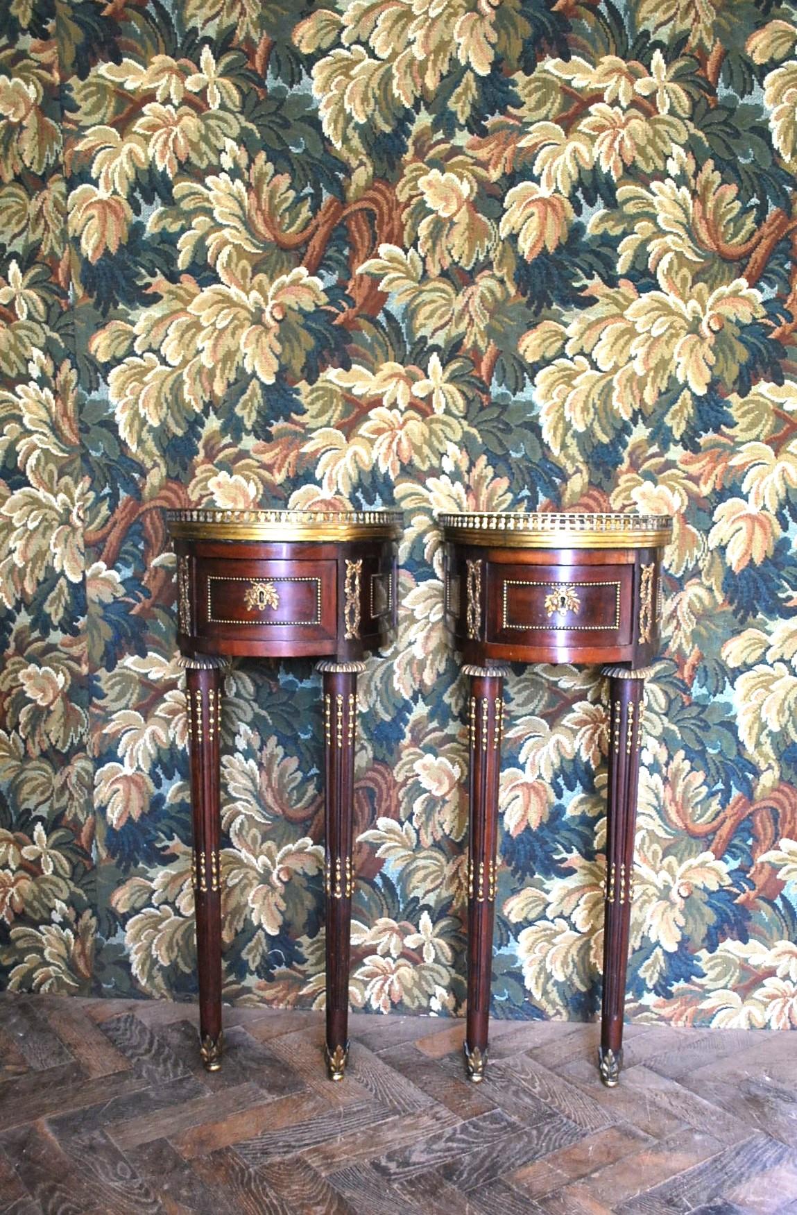20th Century Pair of bedside tables For Sale