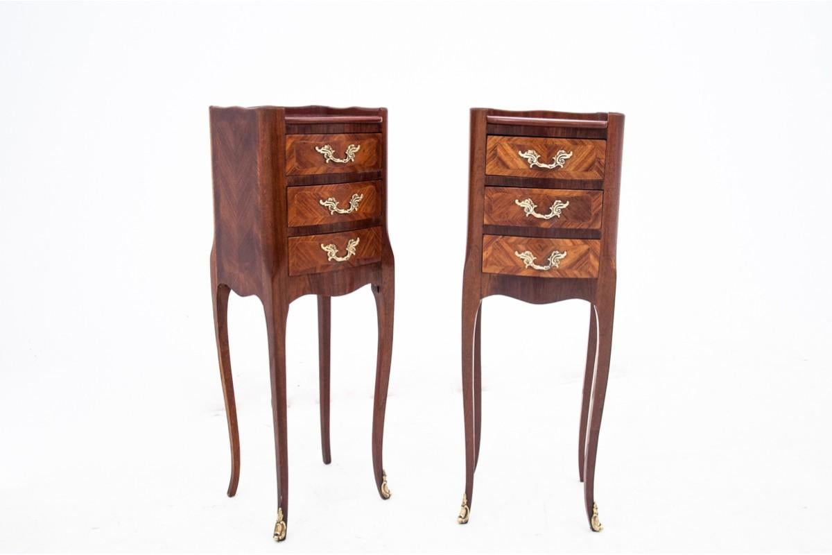 Pair of bedside tables, France, circa 1880.

Very good condition.

Wood: walnut

dimensions: height 74 cm width 26 cm depth 23 cm