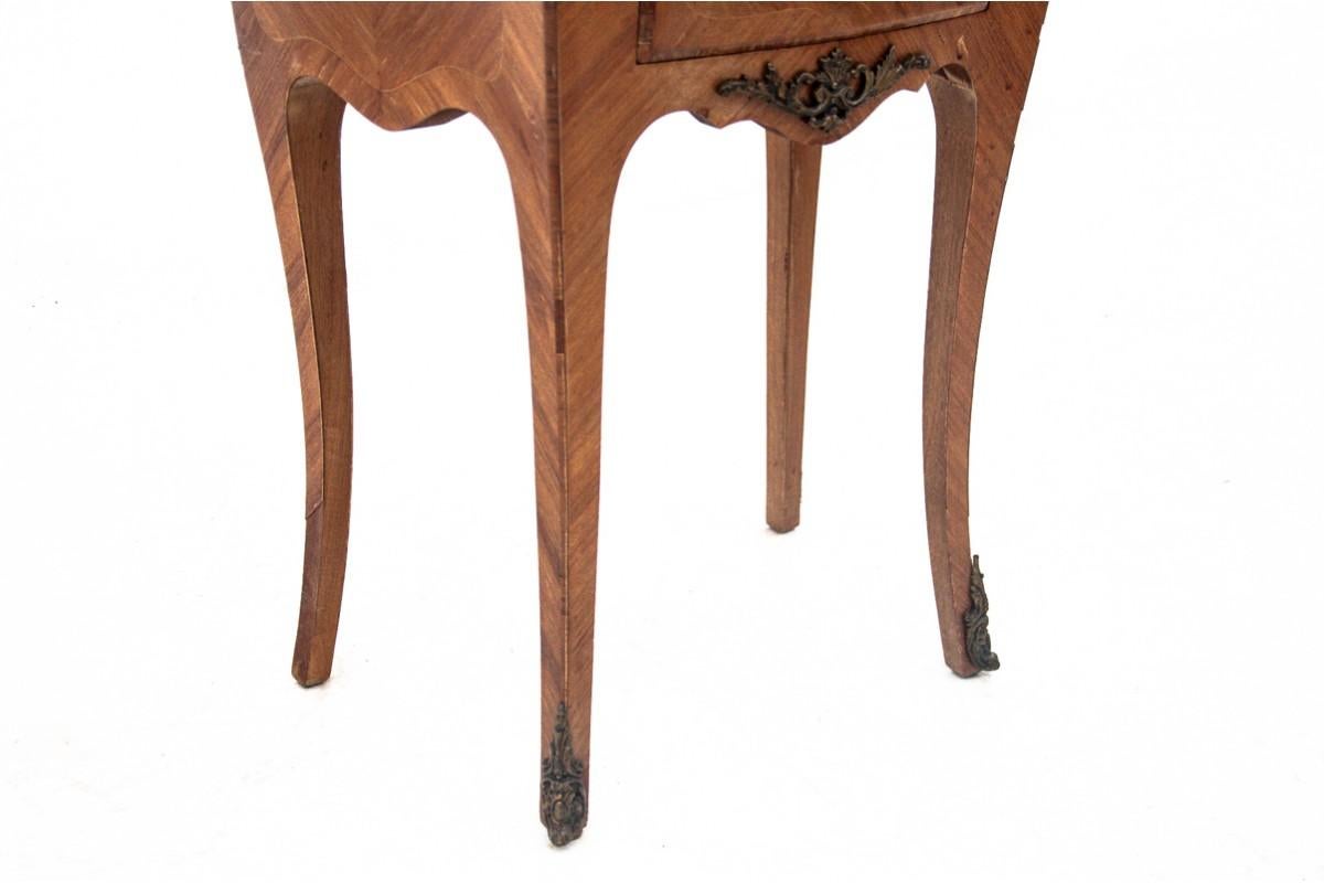 Pair of bedside tables, France, circa 1910. For Sale 6