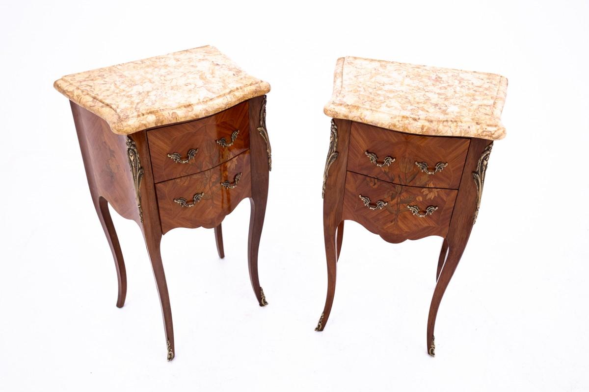 Pareja de mesillas de noche, Francia, hacia 1910.

Muy buen estado.

Madera: nogal

dimensiones: altura 73 cm anchura 43 cm profundidad 31 cm