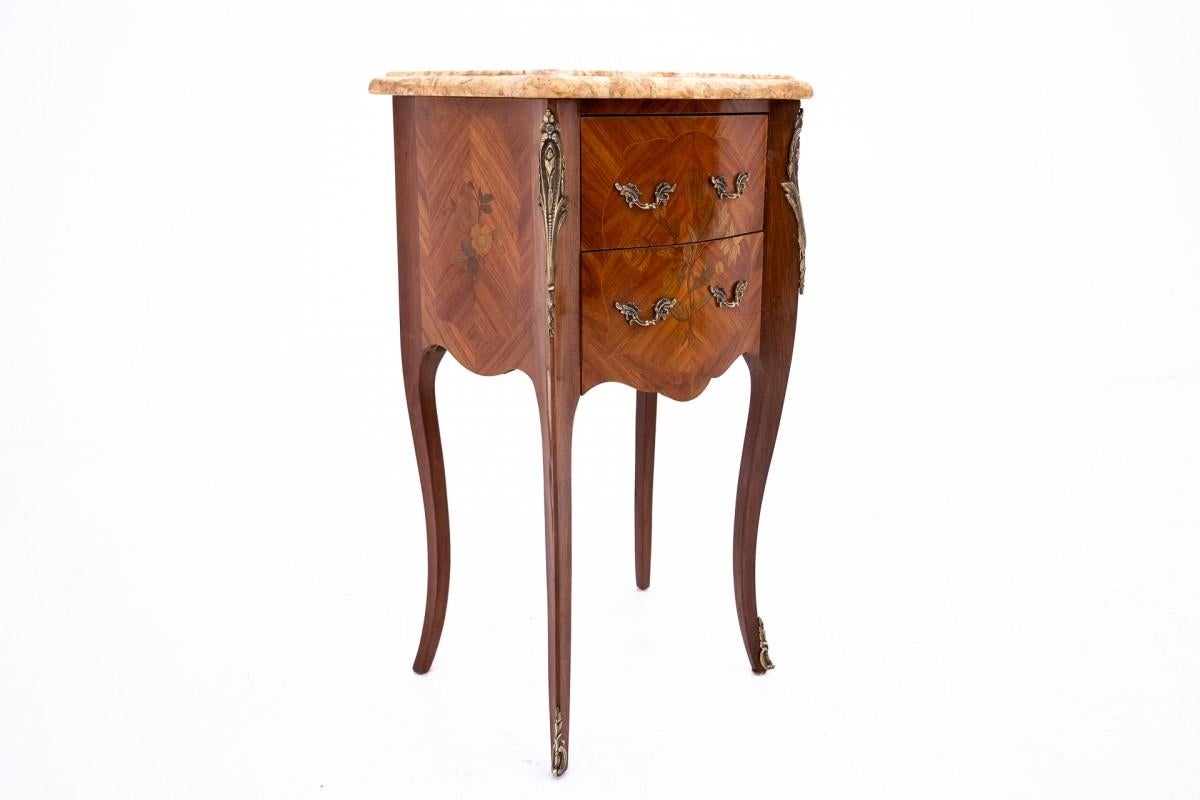 Pair of bedside tables, France, circa 1910 For Sale 1