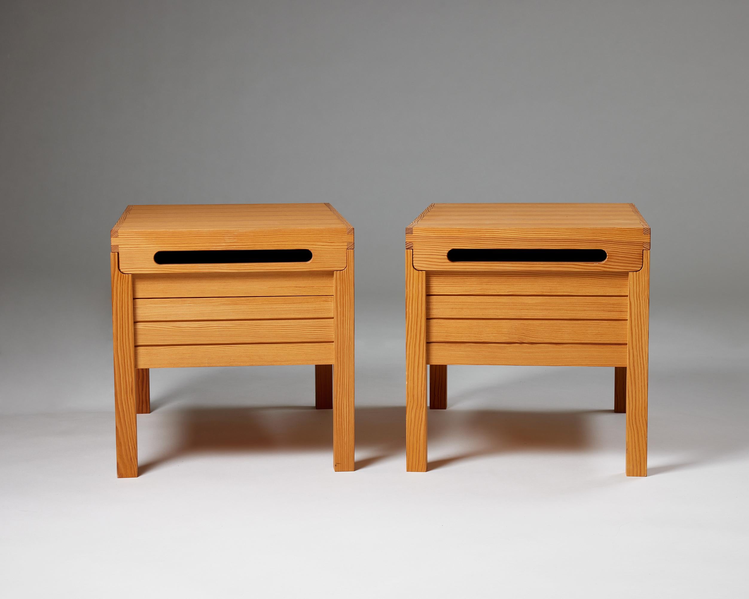 Nachttischpaar 'Guest Stool Z' für das Carl Malmsten Centre, Schweden (Skandinavische Moderne) im Angebot