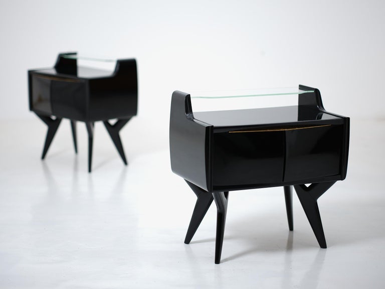 Pair of Bedside Tables in Black Lacquered Wood, Brass and Glass, 1950s For Sale 7