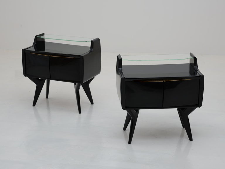Pair of Bedside Tables in Black Lacquered Wood, Brass and Glass, 1950s For Sale 8